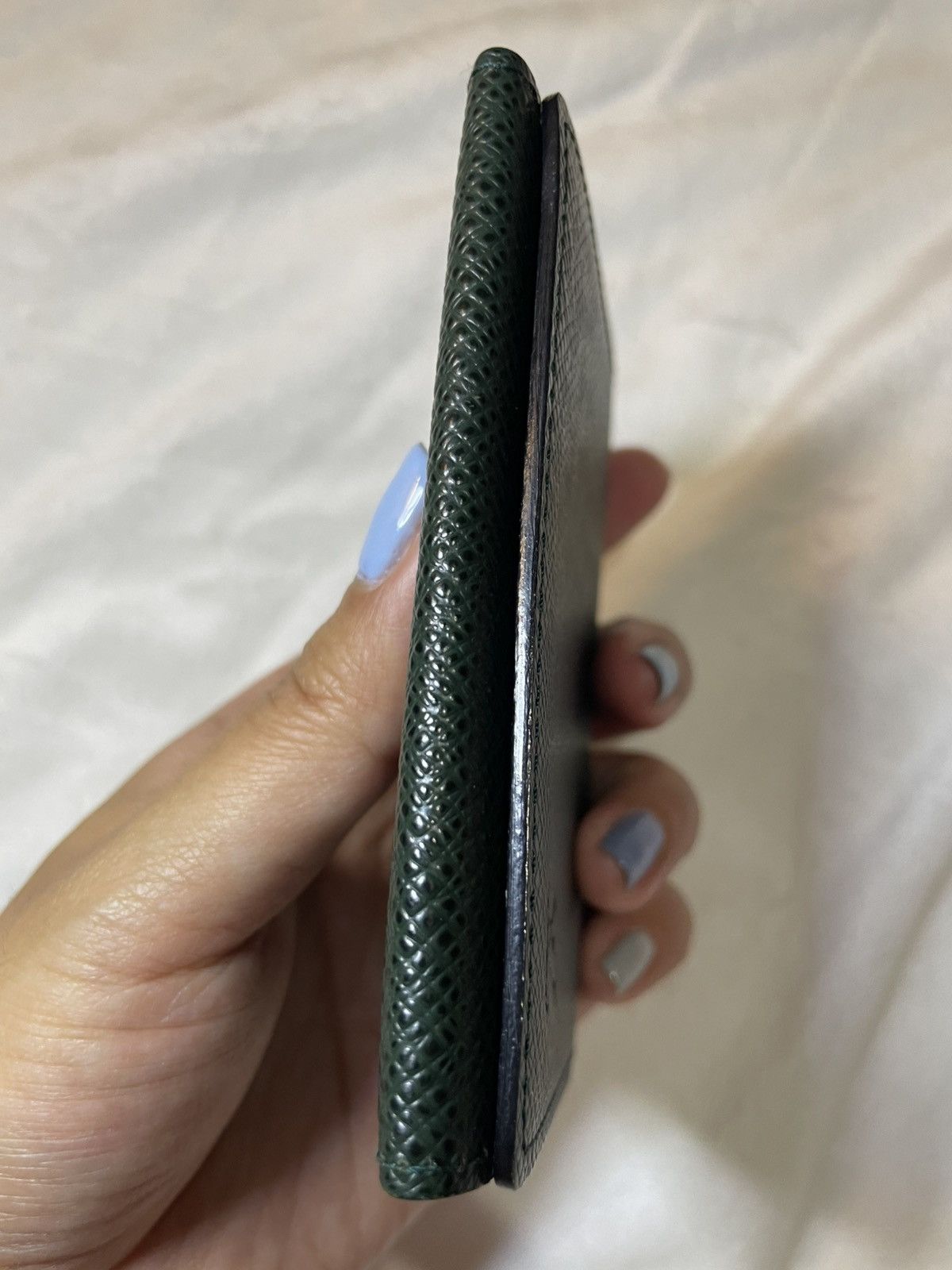 Louis Vuitton Louis Vuitton taiga green card case Size ONE SIZE - 4 Thumbnail