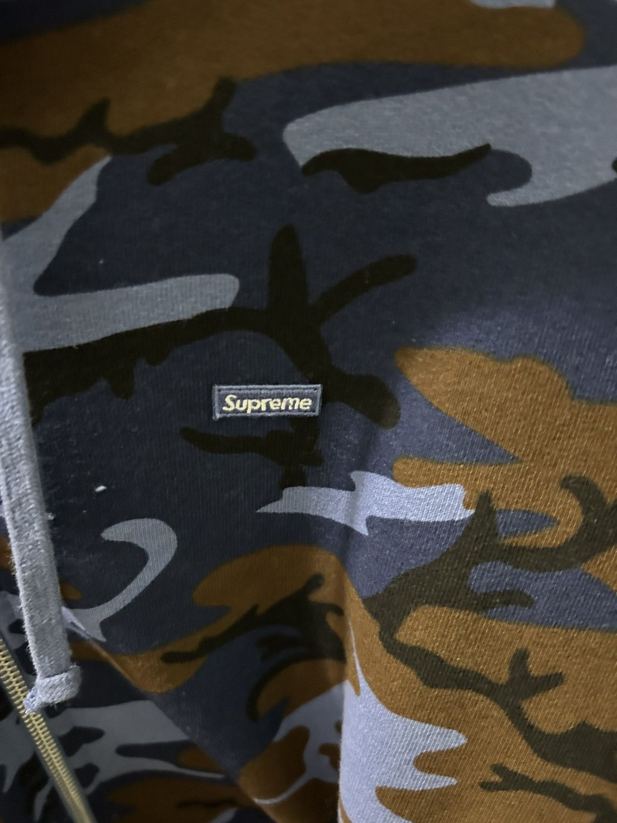 Supreme Supreme small box logo Blue camo brand new!! Size Large Size US L / EU 52-54 / 3 - 4 Thumbnail