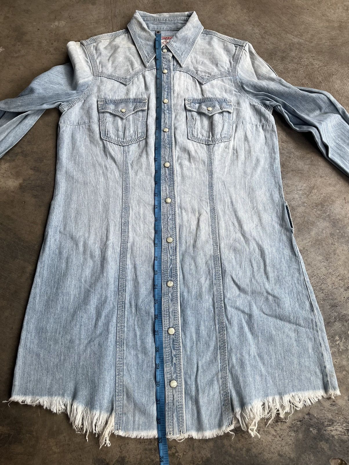 If Six Was Nine × Le Grande Bleu (L.G.B.) × True Religion TRUE RELIGION ROBE DISTRESSED DENIM BUTTON SHIRTS Size US S / EU 44-46 / 1 - 11 Thumbnail