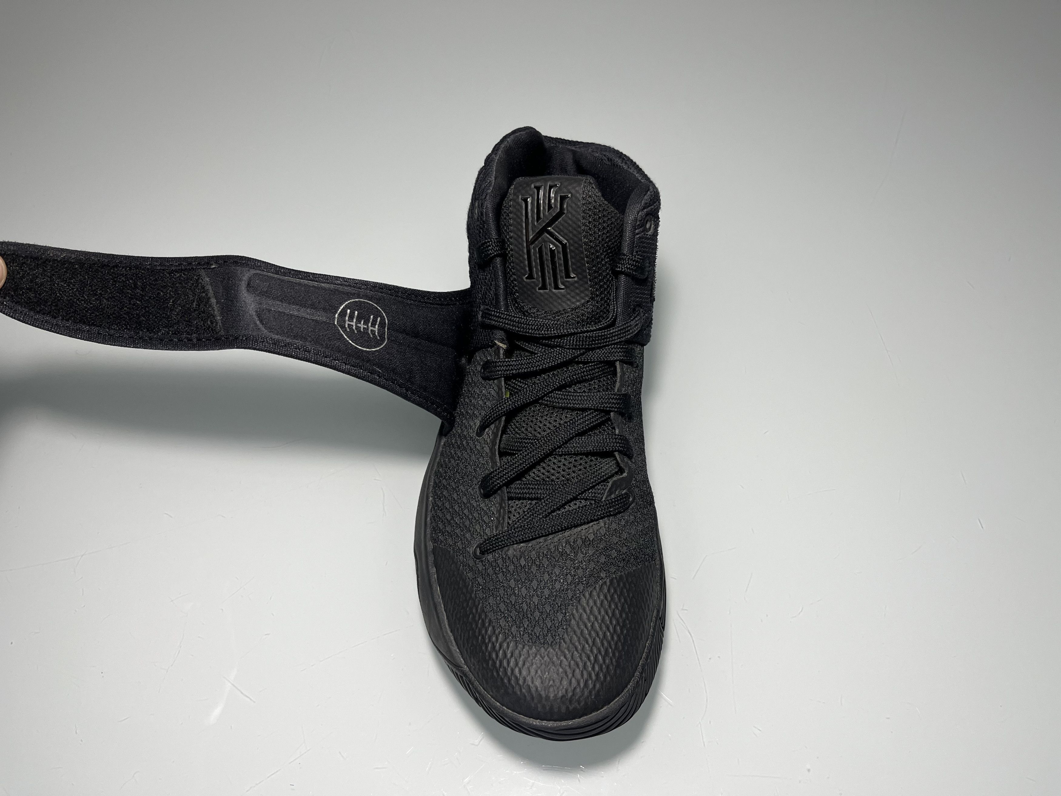 Nike Kyrie 2 Triple Black Size US 7.5 / EU 40-41 - 6 Thumbnail