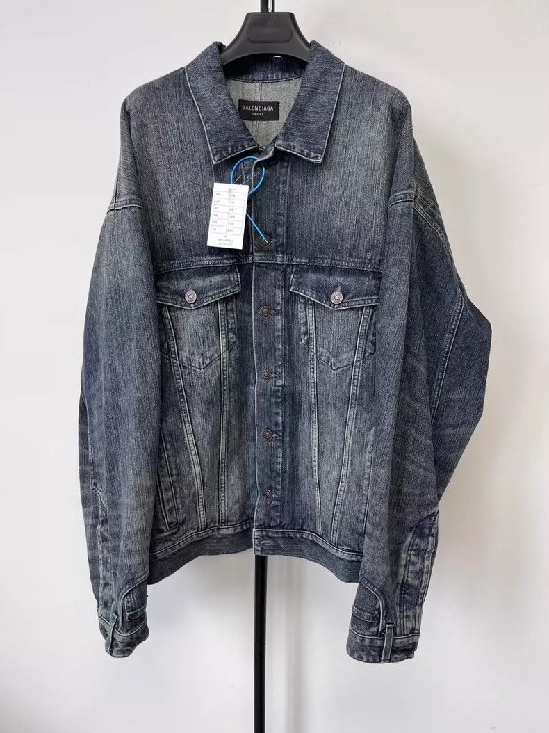 Balenciaga Balenciaga Worn single-breasted pocket lapel denim jacket Size US S / EU 44-46 / 1 - 1 Thumbnail