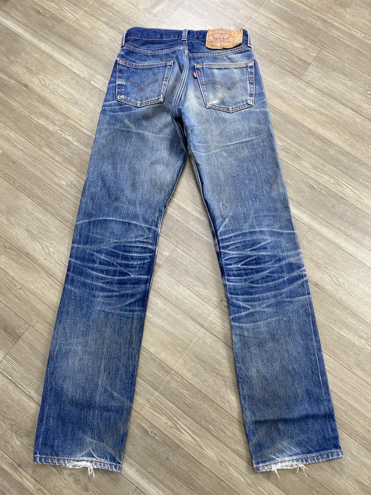 Levi's Vintage Clothing 🇺🇸1990s Vintage Levis 501XX Clawmark Faded 34x32 Blue Jeans Size US 29 - 20 Thumbnail
