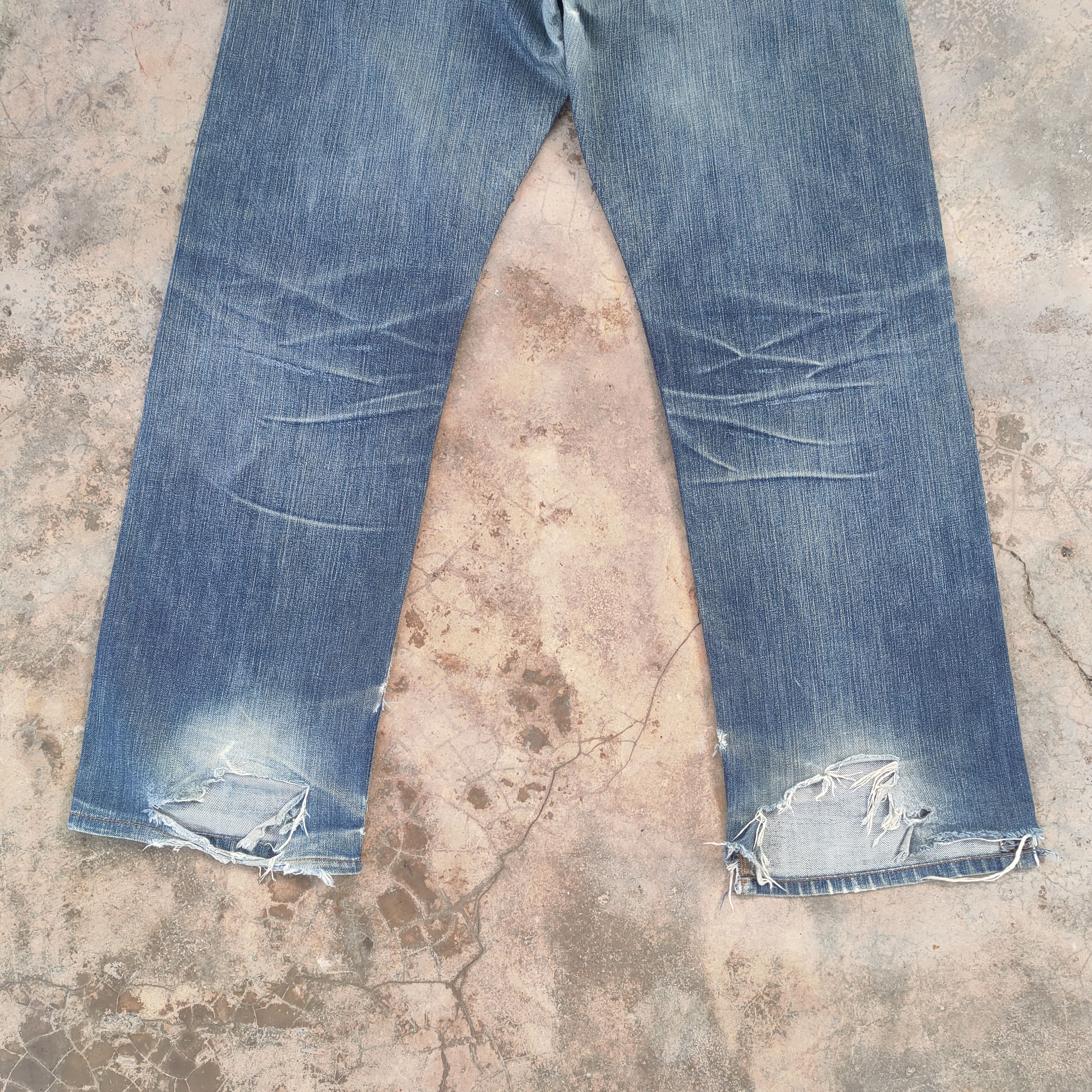 Levi's Vintage Clothing VINTAGE LEVI'S 501 FADED RIPPED DISTRESSED JEAN DENIM PANTS Size US 30 / EU 46 - 10 Thumbnail