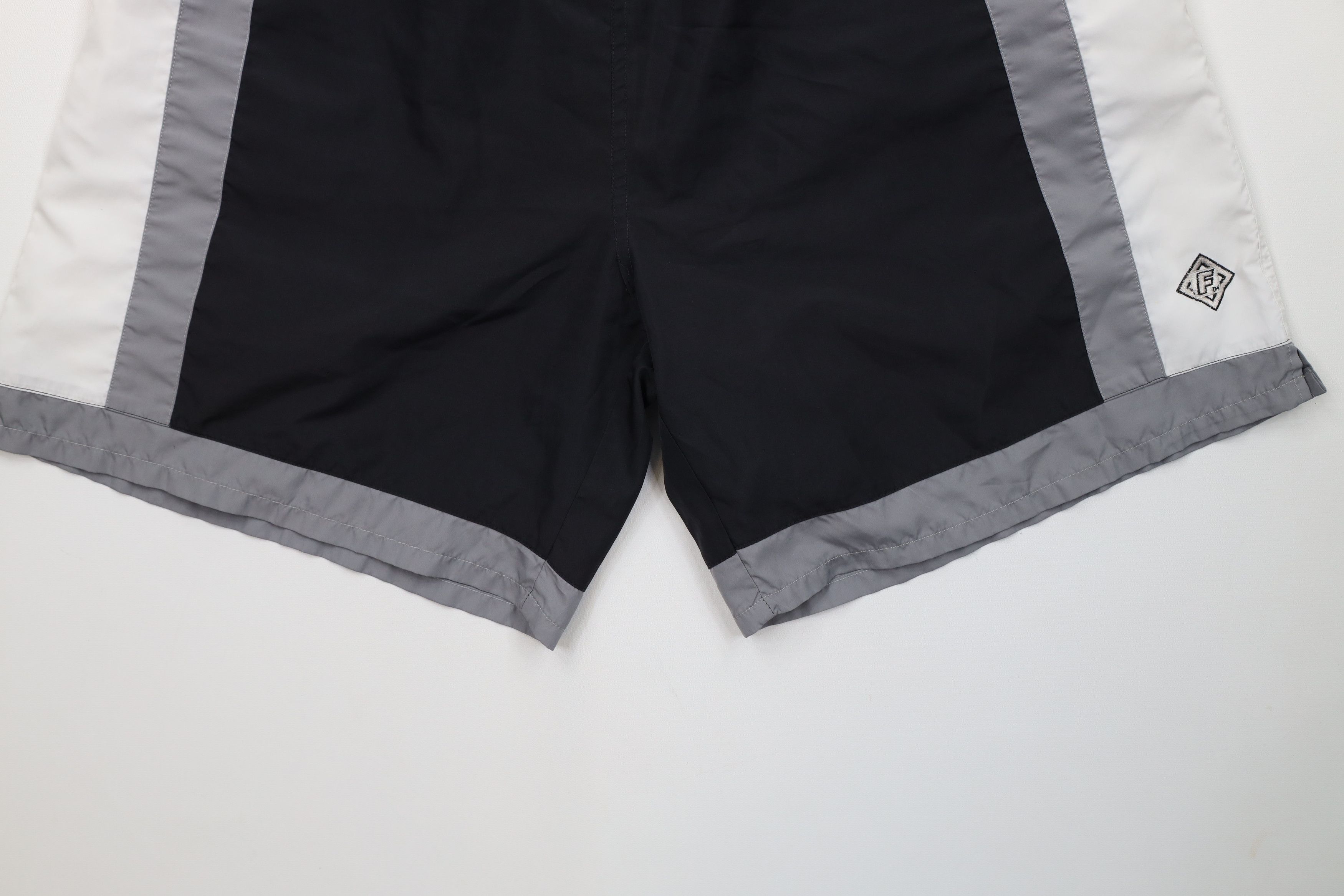 Vintage Vintage 90s Streetwear Block Running Jogging Soccer Shorts Size US 34 / EU 50 - 4 Thumbnail