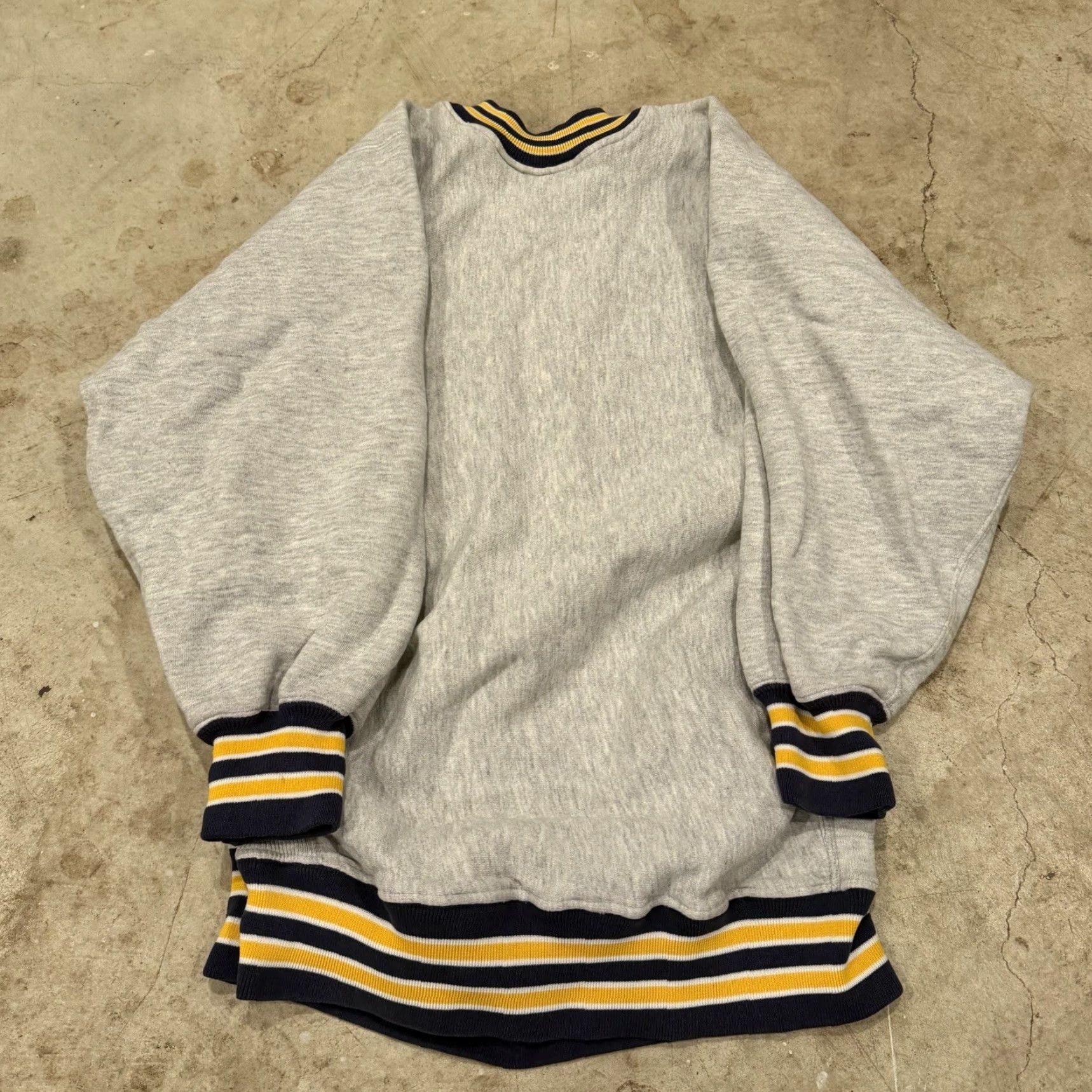 Vintage VINTAGE University Of Michigan Reverse Weave Sweatshirt Crewneck Mens Large Gray 90s Pullover Reversible Sweatshirt Crewneck Mens Large 90s Michigan Size US L / EU 52-54 / 3 - 2 Thumbnail