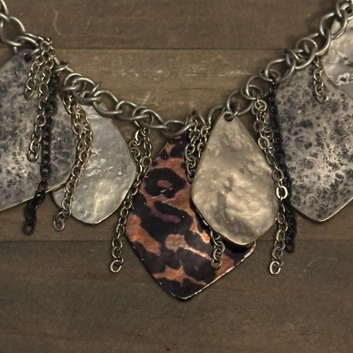 Other Chunky gold tone and leopard print dangle statement necklace Size ONE SIZE - 3 Thumbnail