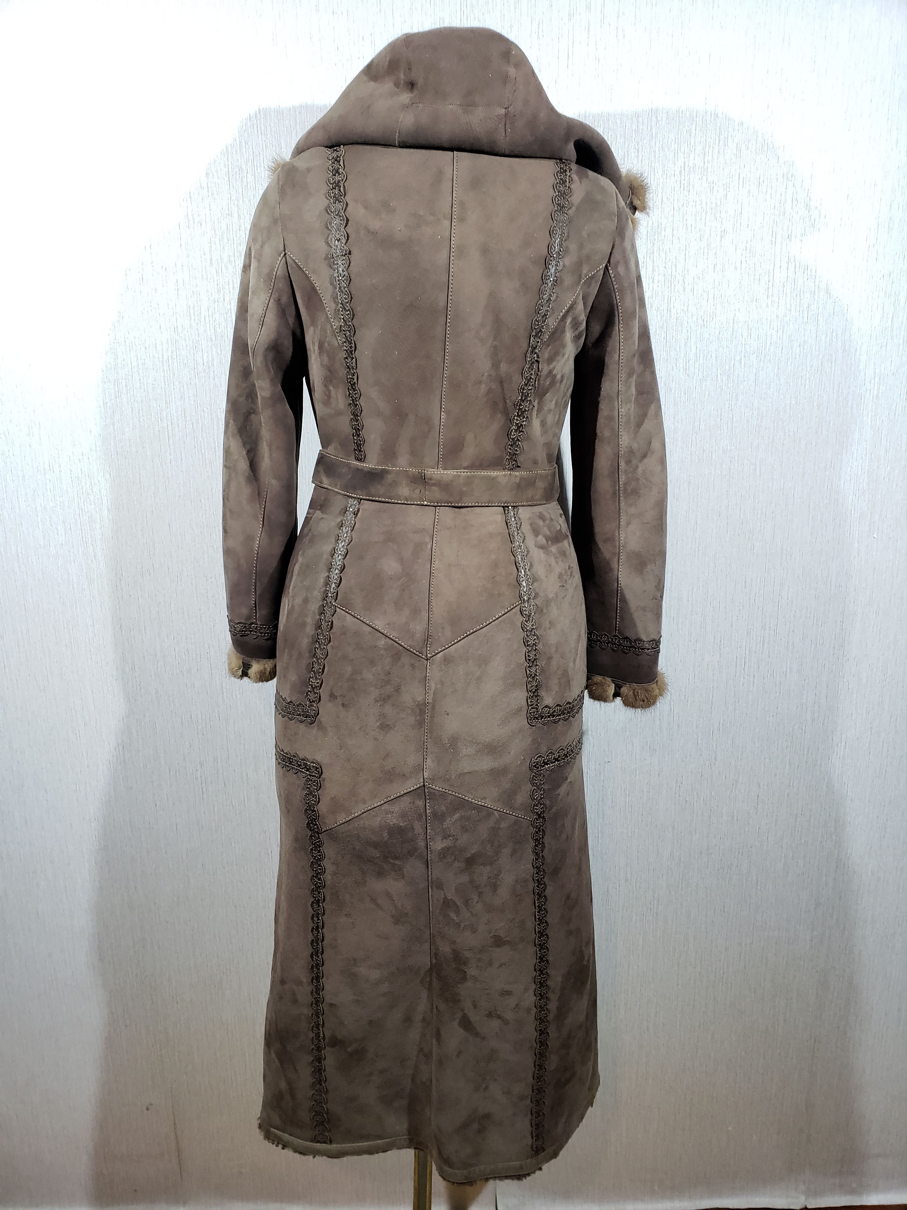 Other Stylish brown sheepskin coat with a chic fur hood. Size L / US 10 / IT 46 - 4 Thumbnail