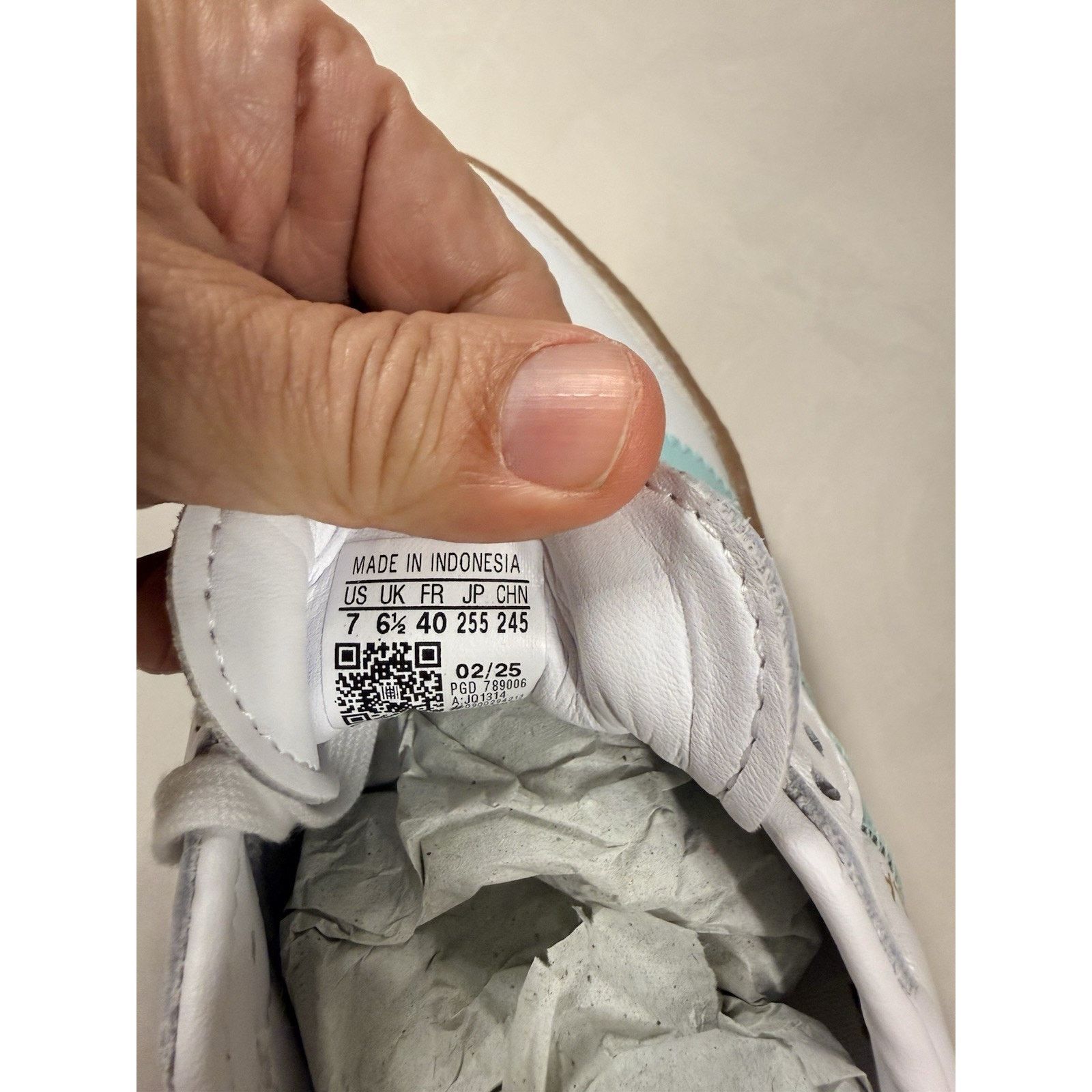 Adidas Adidas Sambae Women’s Size 7 White Aqua Gum Sole Shoes NWT Size US 7 / IT 37 - 7 Thumbnail