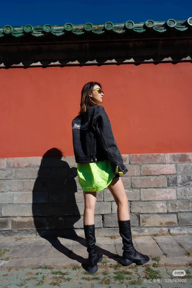 Balenciaga Balenciaga size 34 Fluorescent Yellow Full Print Shirt 250 Size US M / EU 48-50 / 2 - 5 Thumbnail