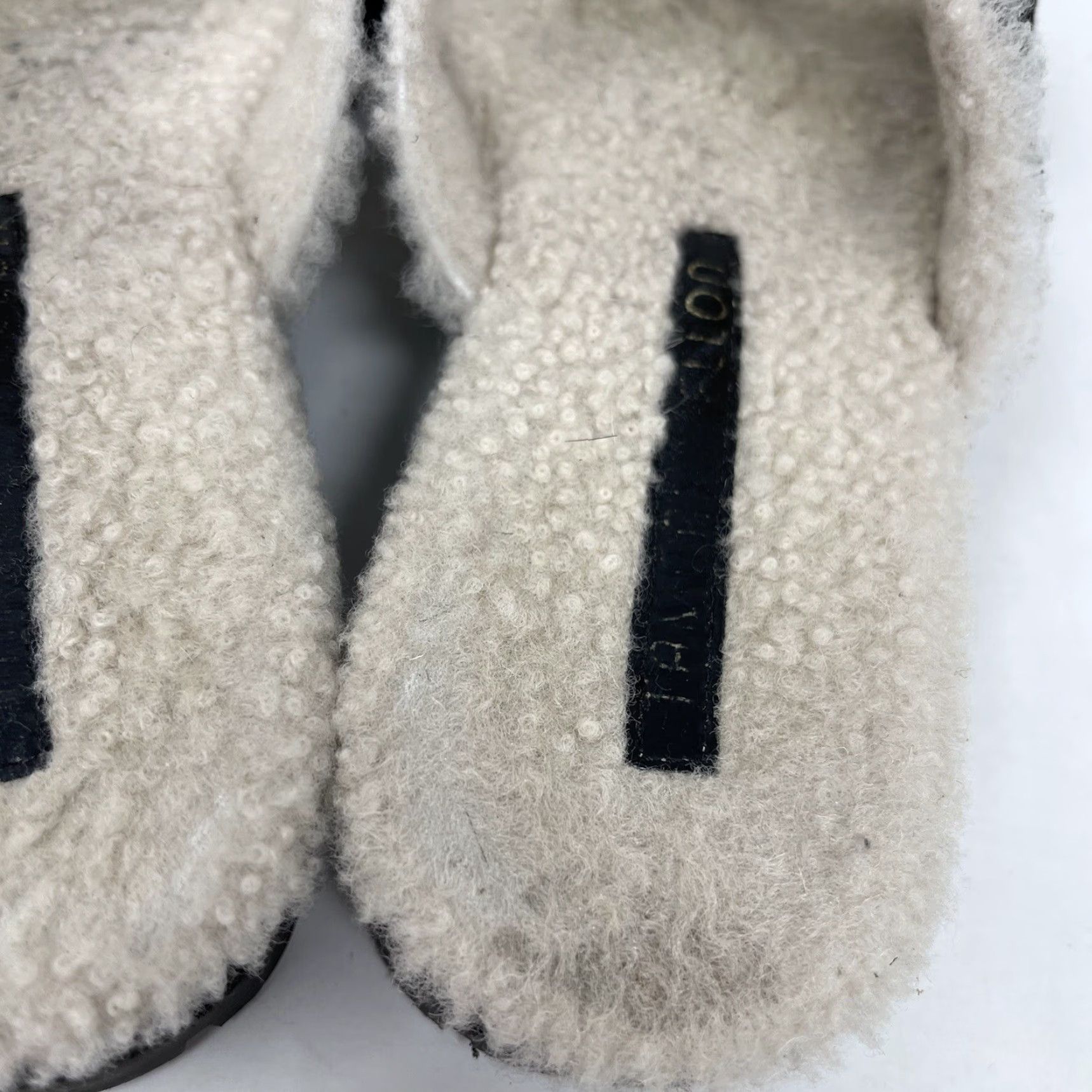 Vintage Tamara Mellon Sandals Womens 5 35.5 Roam Shearling Black and Ivory Slides Tamara Mellon Roam Sandals Womens Size 5 35.5 Black Ivory Shearling Slides Size US 5 / IT 35 - 7 Thumbnail