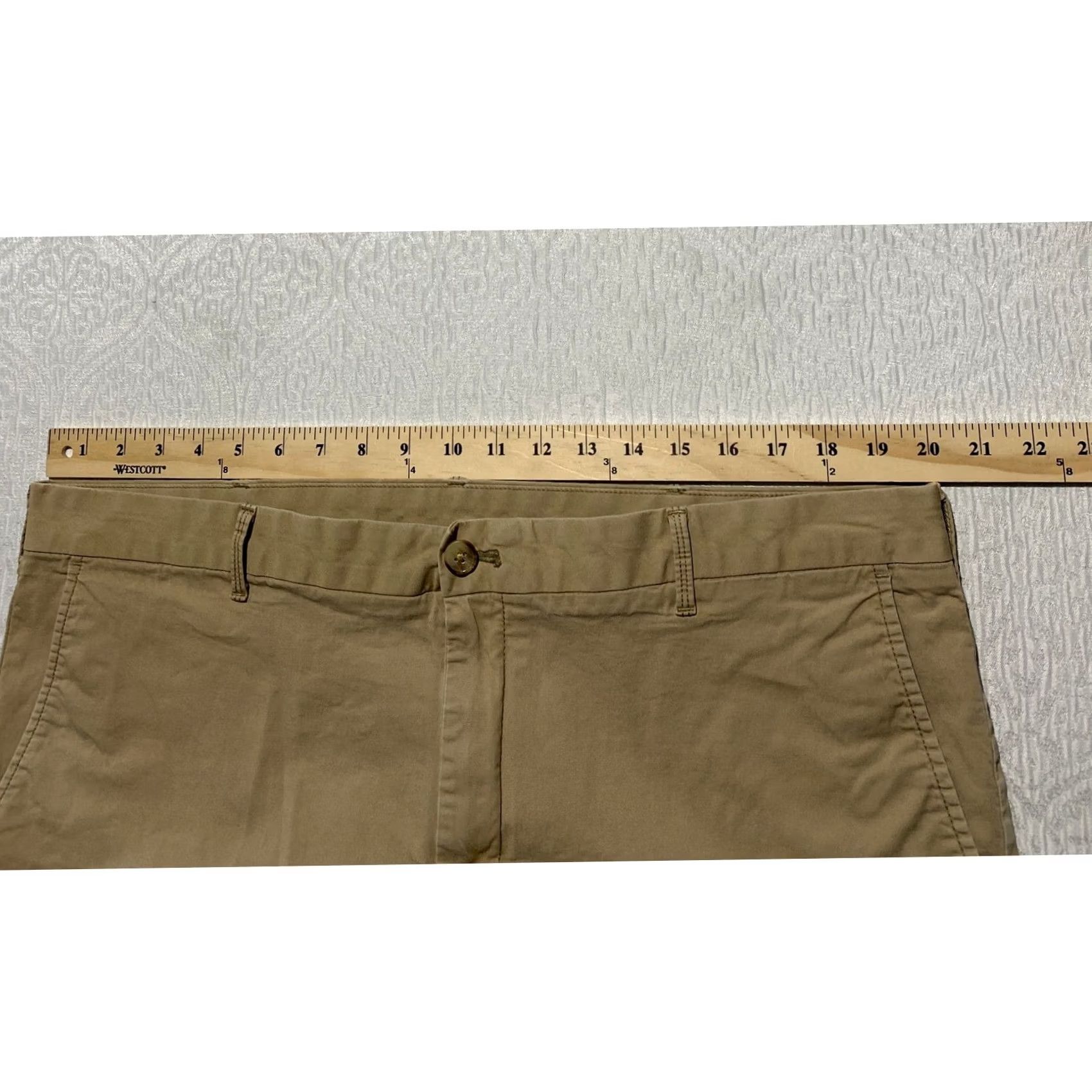 Izod IZOD Chino Shorts Regular 40 Mens Khaki Tan Stretch Cotton Breathable Zip Fly Pockets Embroidered Logo Solid Golf Casual Summer Size US 40 / EU 56 - 4 Thumbnail