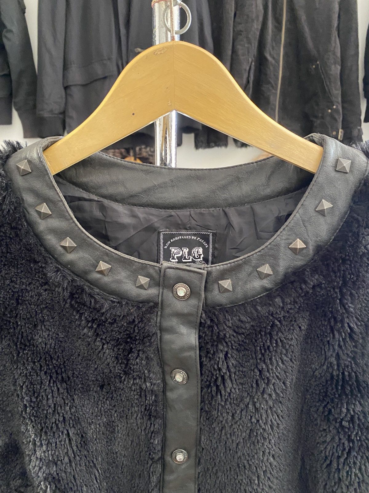 Le Grande Bleu (L.G.B.) Faux Fur Cropped Studded Jacket Dolce & Gabbana Style Y2K Size US L / EU 52-54 / 3 - 3 Thumbnail