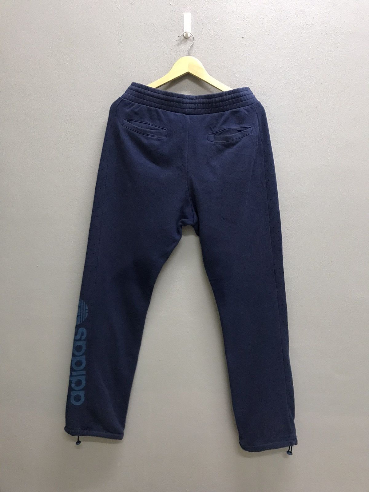 Adidas ADIDAS TREFOIL SWEATPANTS Size US 31 - 4 Thumbnail