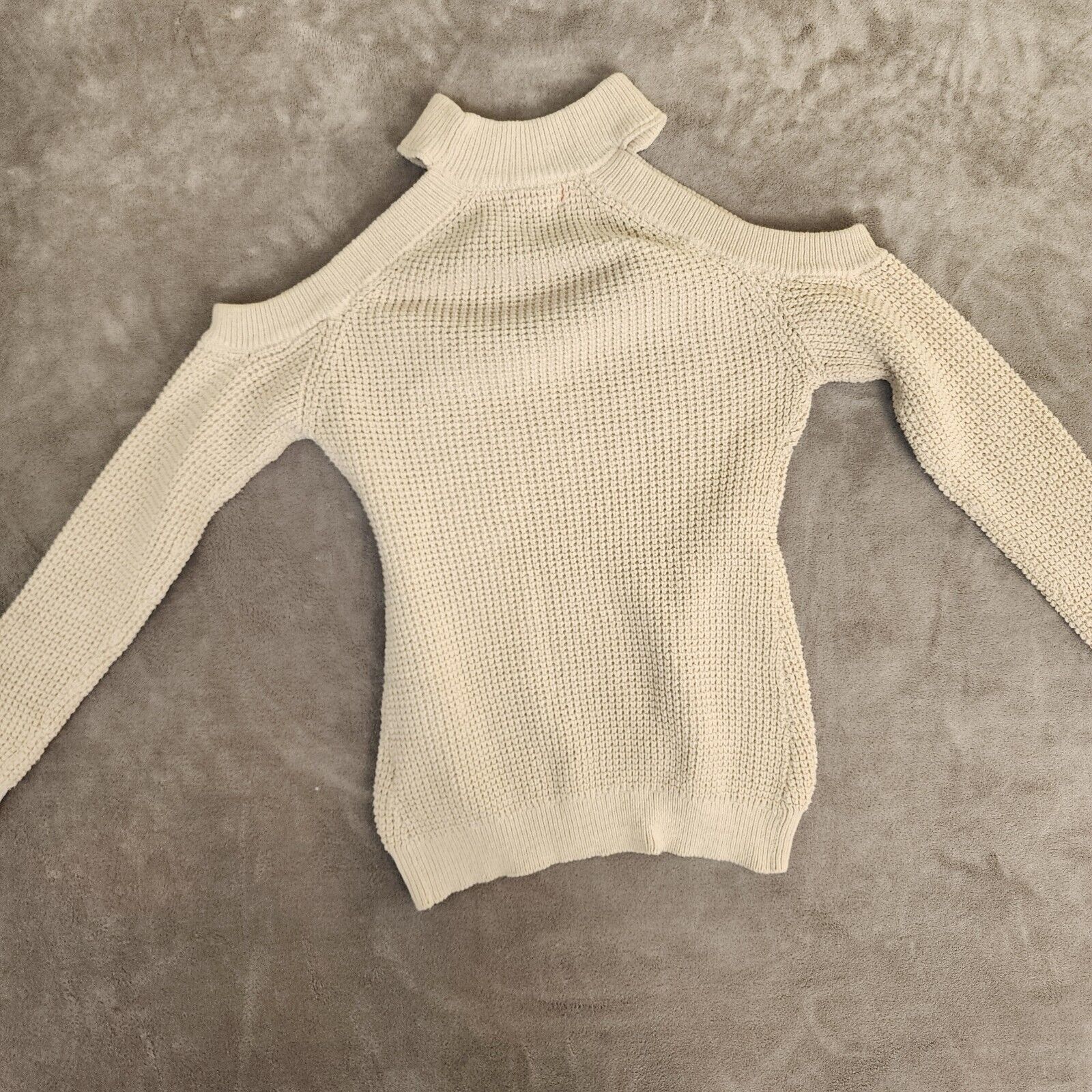 Guess Women's Guess Ivory Cold Shoulder Pullover Sweater S Size S / US 4 / IT 40 - 9 Thumbnail