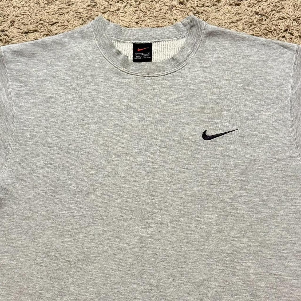 Nike Vintage Nike Swoosh Gray Embroidered Black Tag Sweatshirt Size US L / EU 52-54 / 3 - 3 Thumbnail