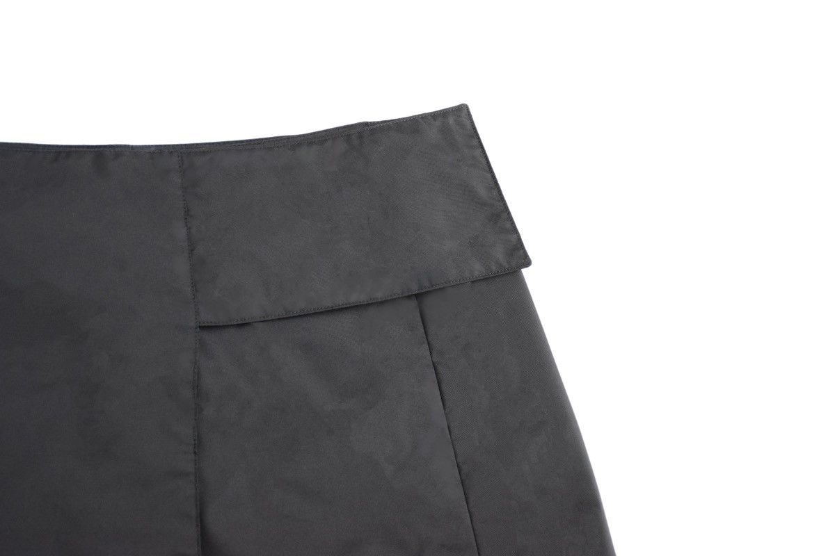 Miu Miu Miu Miu S/S1999 Padded Polyester Skirt with Hidden Pockets Size 30" / US 8 / IT 44 - 3 Thumbnail