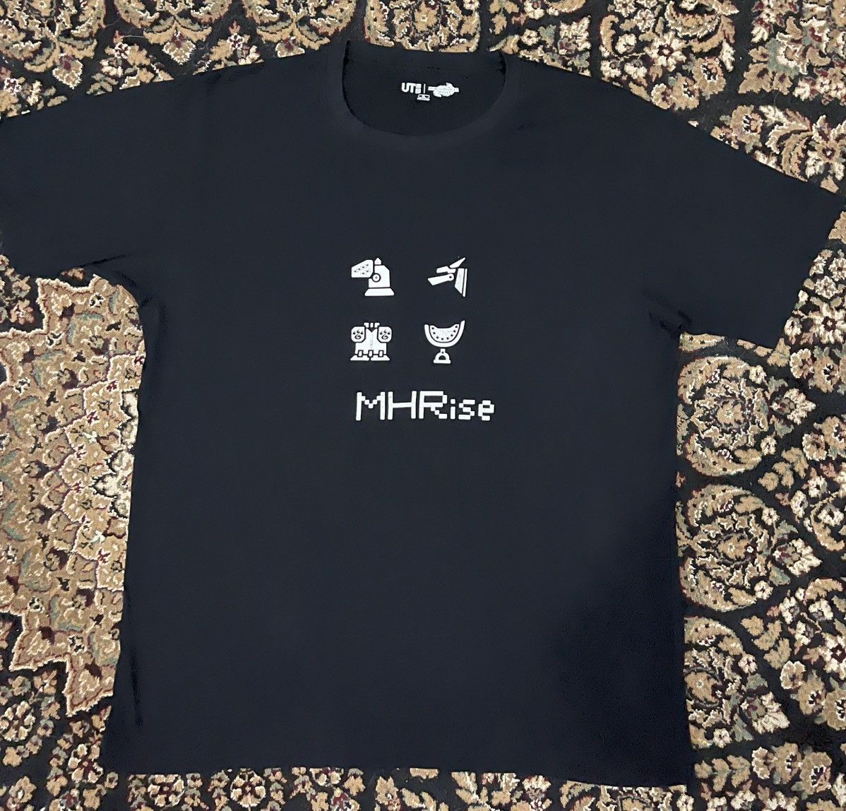 Anime Uniqlo x Monster Hunter Rise Anime Games shirt Size US XL / EU 56 / 4 - 1 Thumbnail