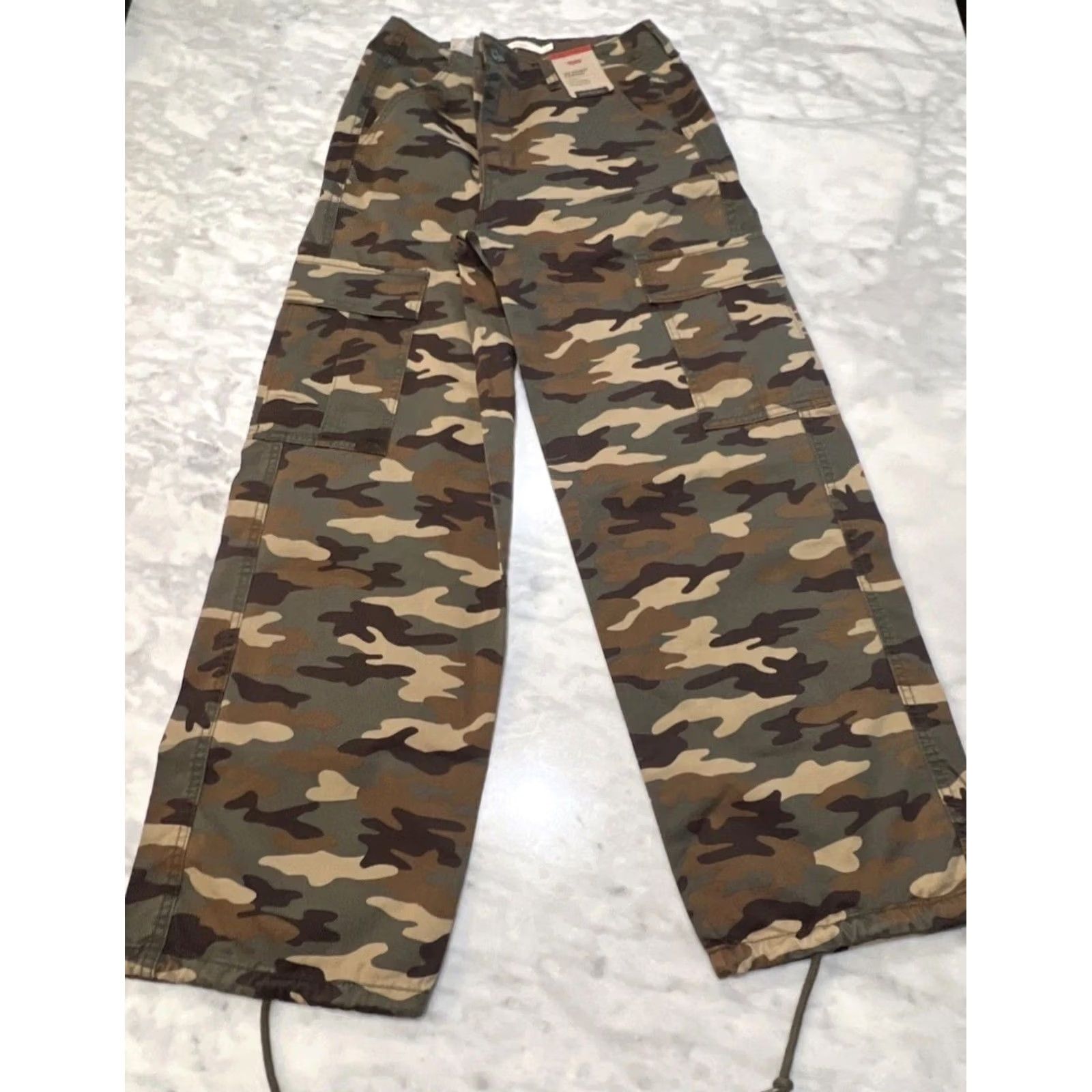 Levi's Levi's Women ‘94 Baggy 27x30 Camo Cargo Mid Rise Loose Hip Thigh Adjust Hem NWT Jeans Women Regular 31 Inseam Grape Leaf Emily Camo) Size ONE SIZE - 2 Thumbnail