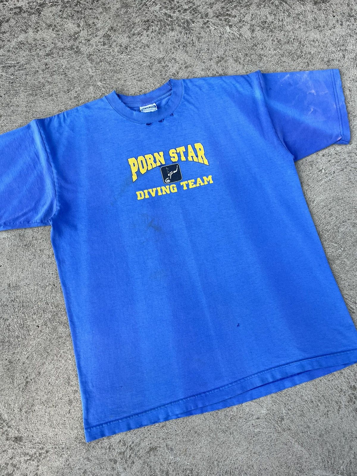 Vintage Rare Vintage 90’s Porn Star “Diving Team” Thrashed T-Shirt Size US XL / EU 56 / 4 - 3 Thumbnail