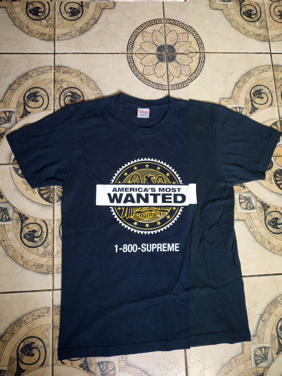 Supreme Supreme America's Most Wanted Graphic Shirt Size M Size US M / EU 48-50 / 2 - 1 Thumbnail