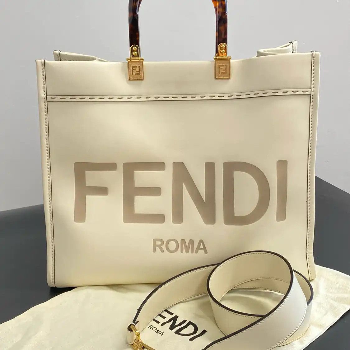 Fendi FENDI Sunshine Medium white cowhide leather embossed shoulder bag Size ONE SIZE - 1 Thumbnail
