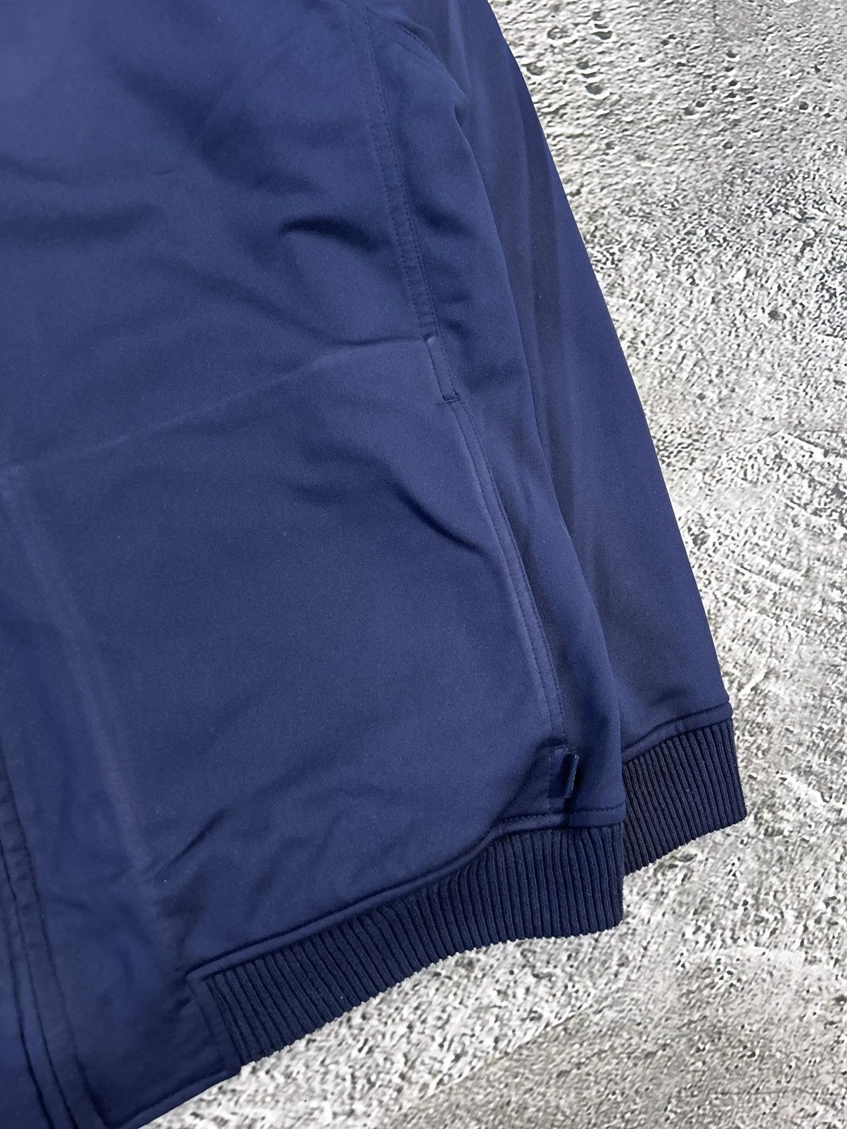 Umbro Umbro vintage track jacket zip sweatshirt navy big logo Y2K Size US L / EU 52-54 / 3 - 4 Thumbnail