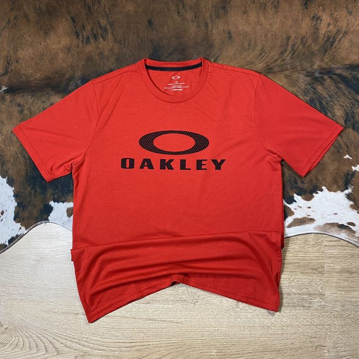 Vintage VINTAGE OAKLEY Y2K BIG LOGO TSHIRT TEE GORPCORE RARE HYPE