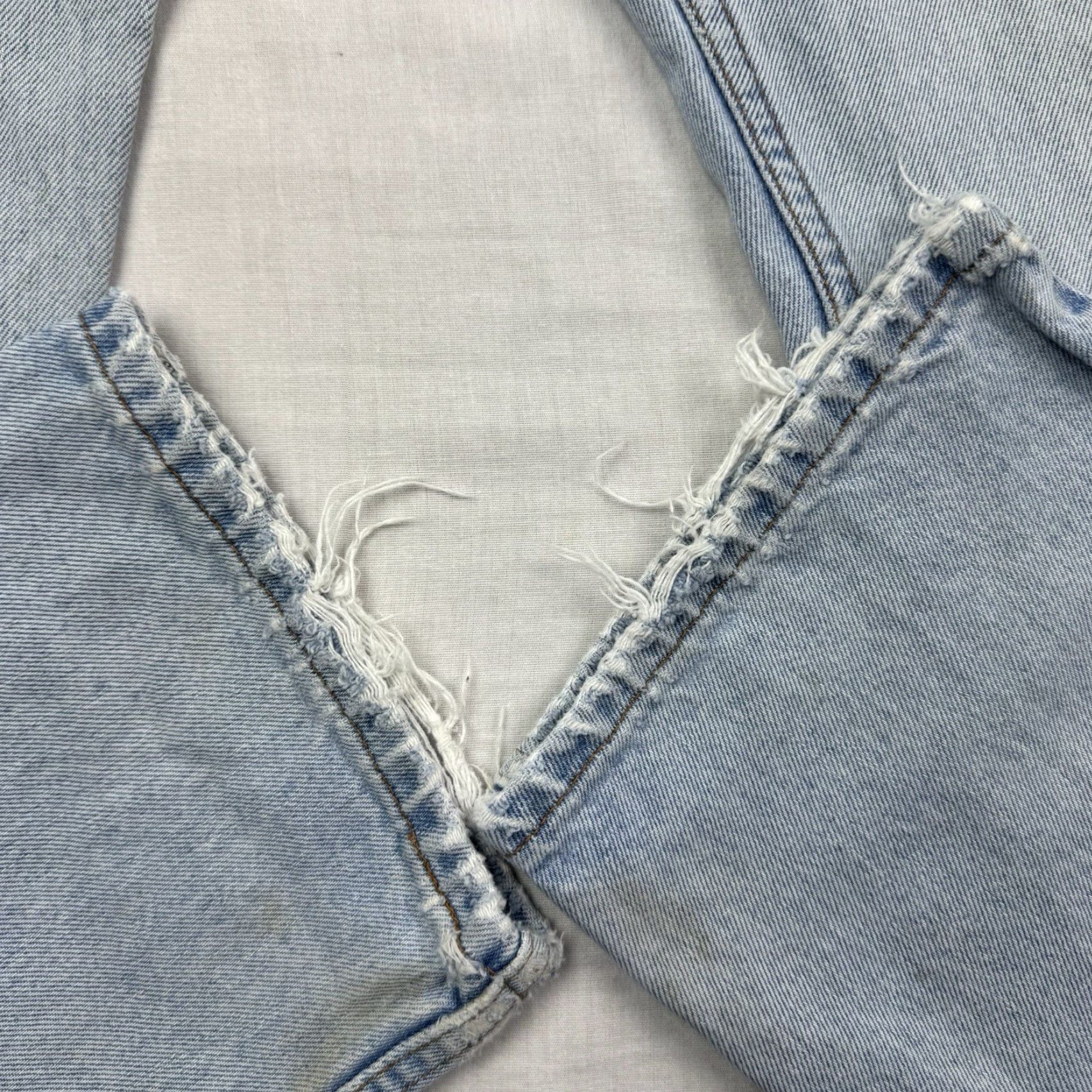 Levi's VINTAGE Levi's 505 Jeans Men Adult 34x30 Regular Fit Straight Blue Cotton 90s 2000s Size US 34 / EU 50 - 2 Thumbnail
