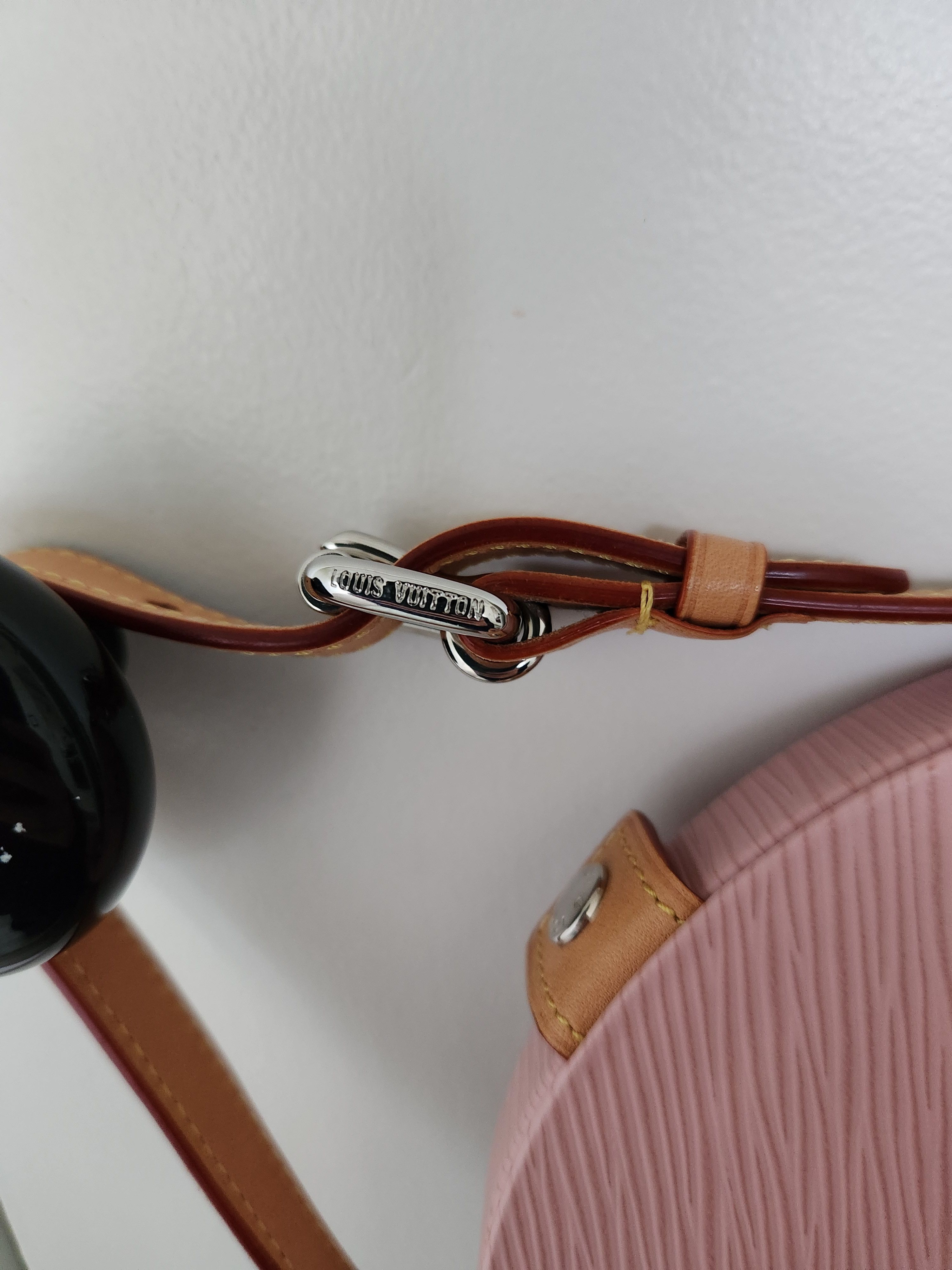 Louis Vuitton LV pink epi leather portable mirror w/ vvn adjustable strap Size ONE SIZE - 3 Thumbnail