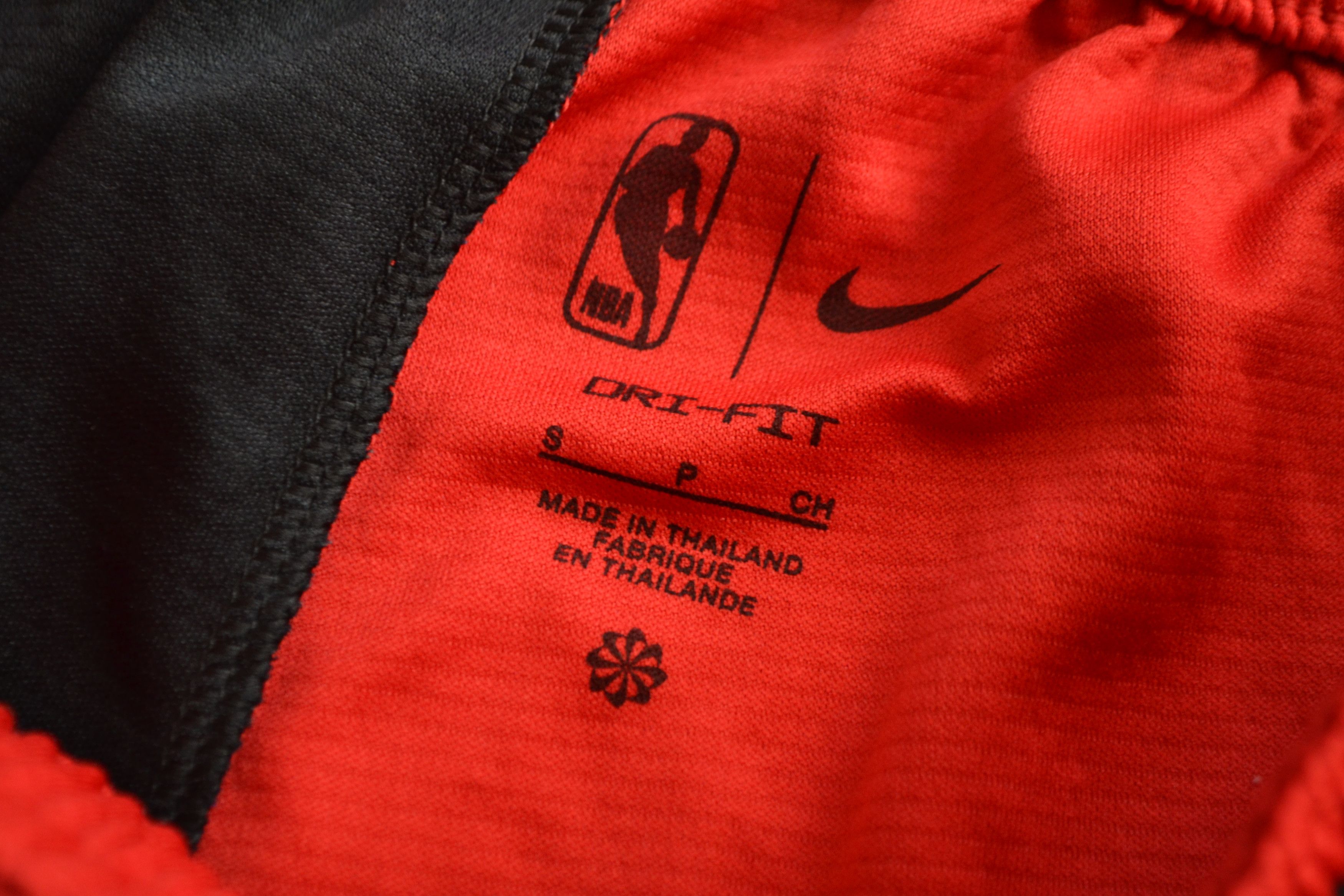Nike Chicago Bulls Courtside NIKE NBA Shorts Size US 30 / EU 46 - 3 Thumbnail