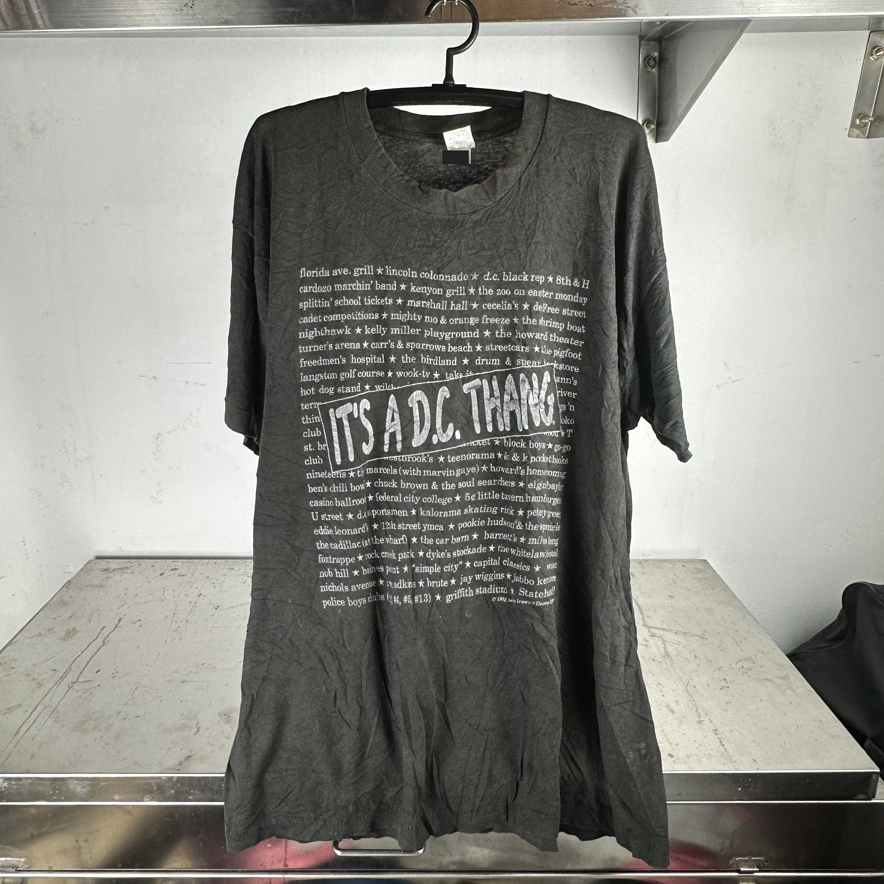 Vintage Vintage 1992 It's A DC Thang T-shirt Size US XXL / EU 58 / 5 - 1 Thumbnail