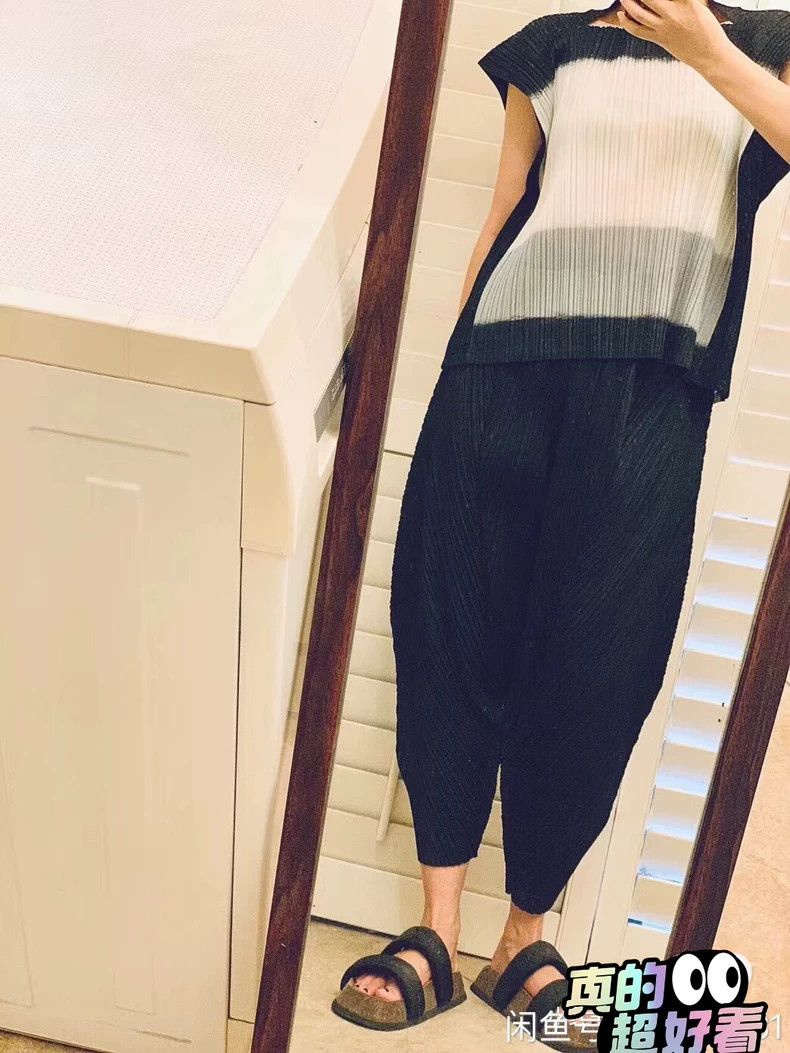 Issey Miyake Issey Miyake size:3 Black and white pleated ink-wash top Size XS / US 0-2 / IT 36-38 - 1 Thumbnail