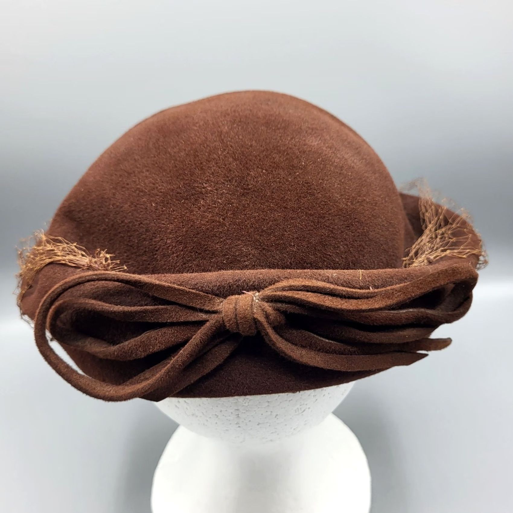 FELT VINTAGE Ladies Brown Beaded Felt Velour Hat With Netting Bow, 1950s, Original, Unbranded, Womens Size ONE SIZE - 6 Thumbnail