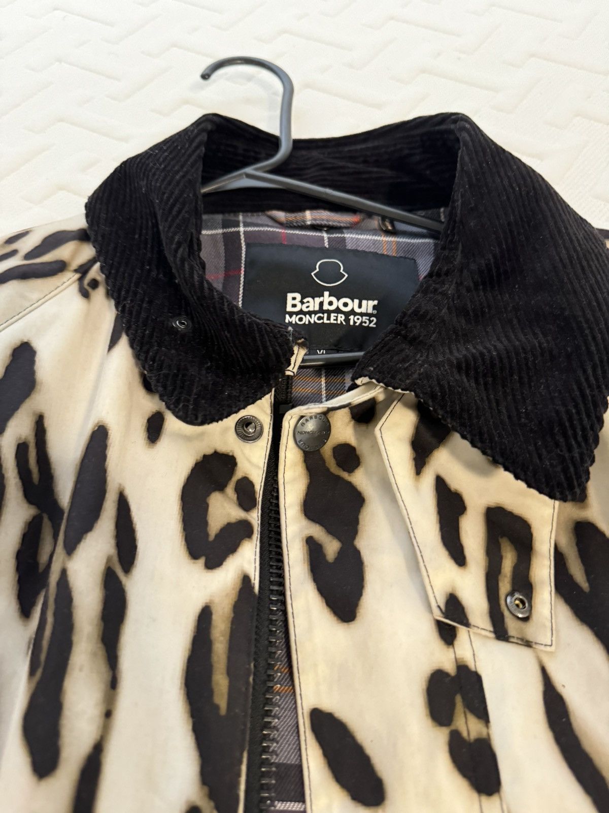 Barbour × Moncler Moncler + Barbour 1952 Leopard Print Wight Giubotto Coat Size US XL / EU 56 / 4 - 2 Thumbnail