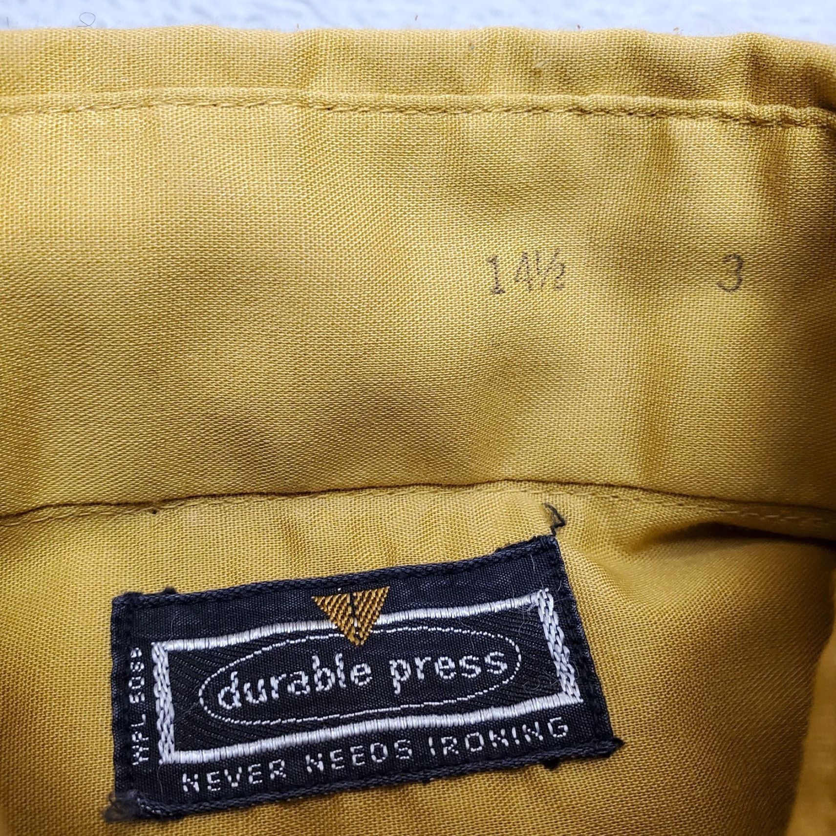 Vintage VINTAGE Durable Press Shirt Mens 14.5 Gold No Iron Button Long Sleeve Dad Casual Size US M / EU 48-50 / 2 - 4 Thumbnail