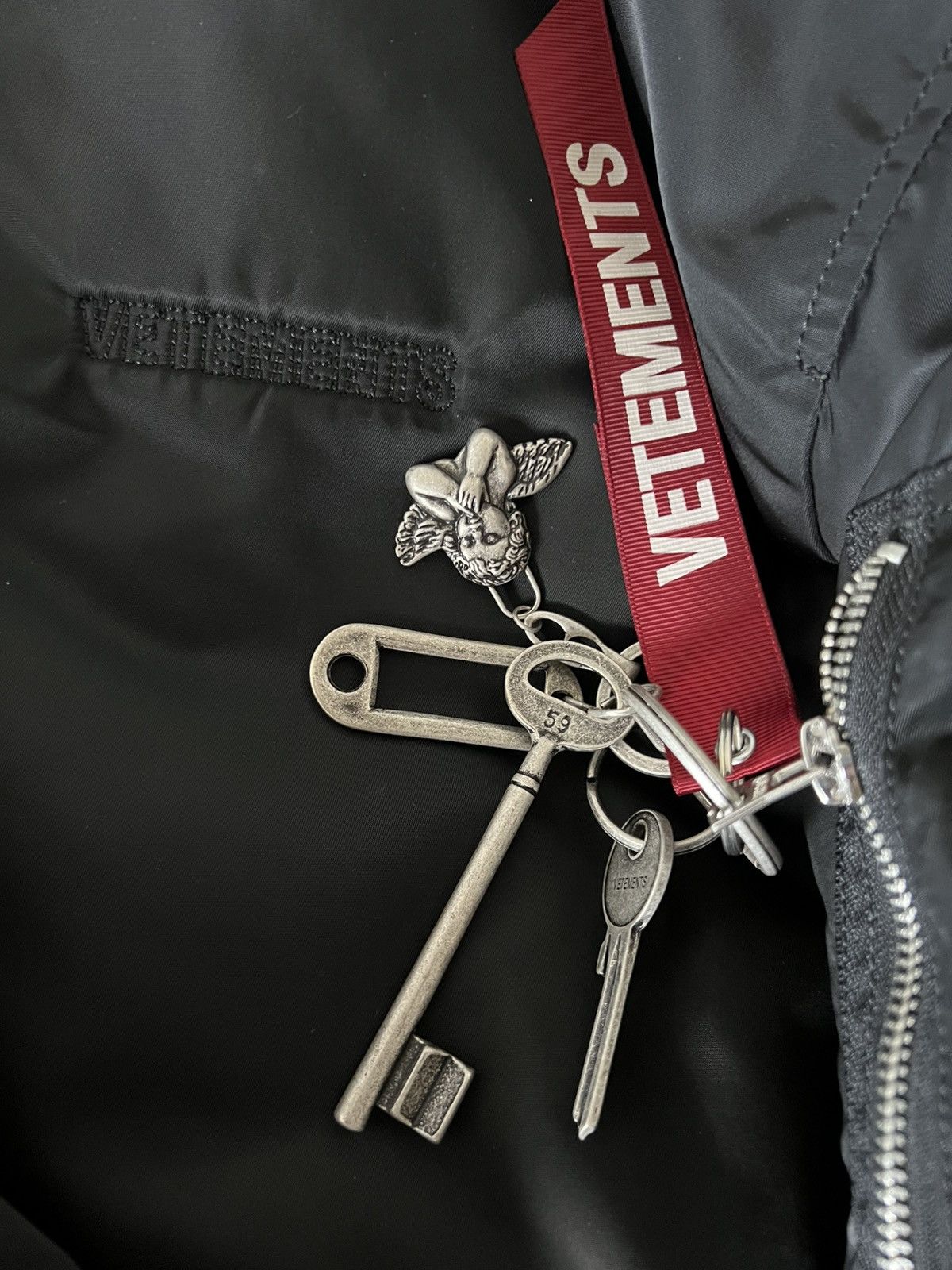 Vetements VETEMENTS FW19 RUNWAY BOMBER Size US XS / EU 42 / 0 - 16 Thumbnail