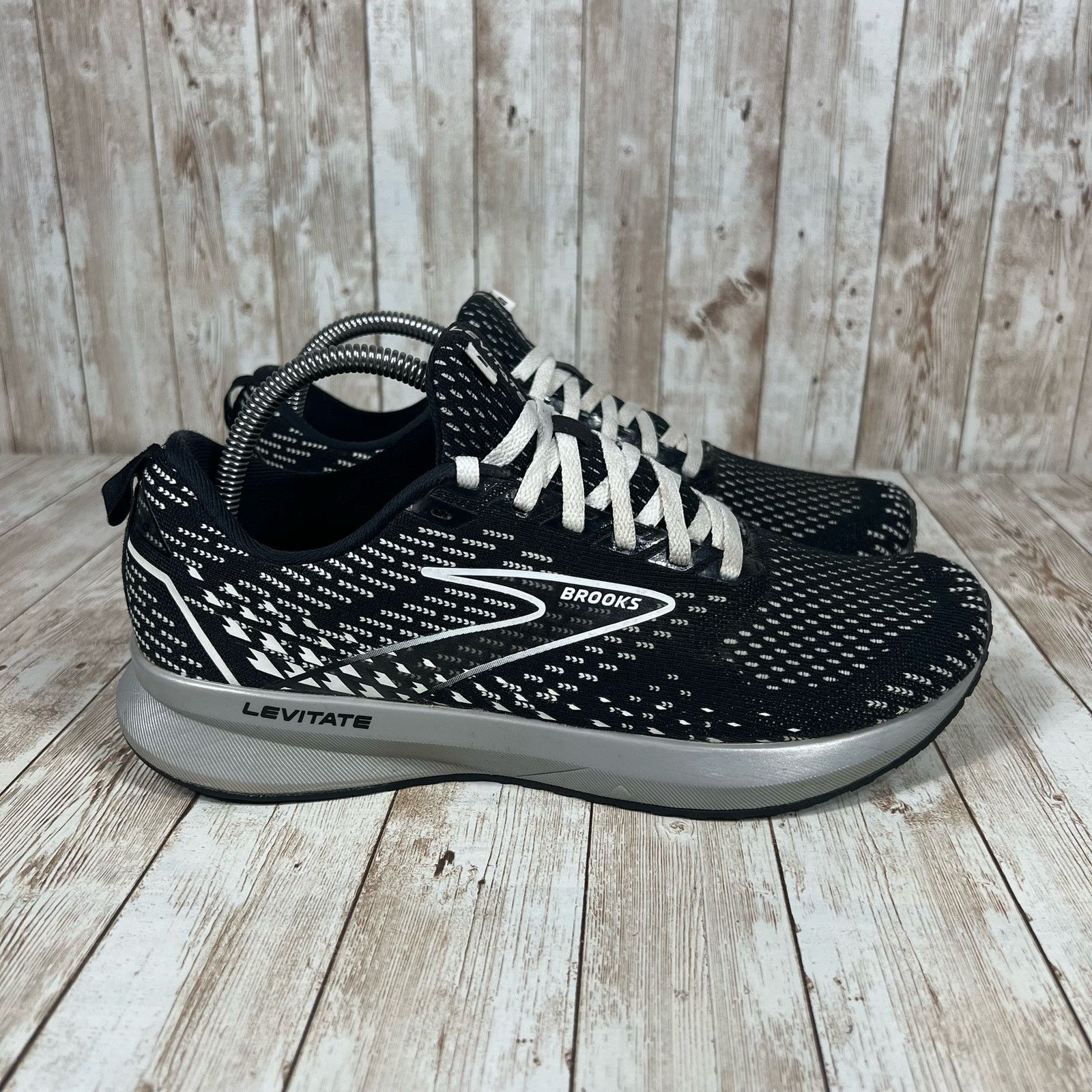 Brooks Brooks levitate 5 black white Womens 9.5 runners Size US 9.5 / IT 39.5 - 1 Thumbnail