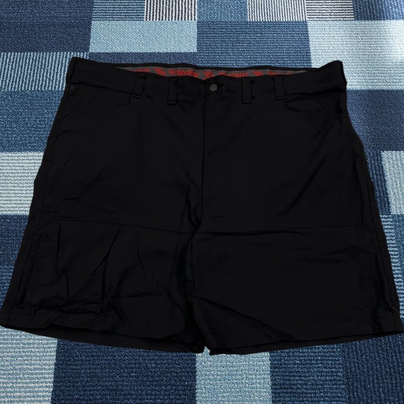 Wrangler VINTAGE Wrangler Outdoors Shorts Mens 46 Black 9" Zip Cargo Stretch Flex Nylon Spandex Size US 30 / EU 46 - 1 Thumbnail