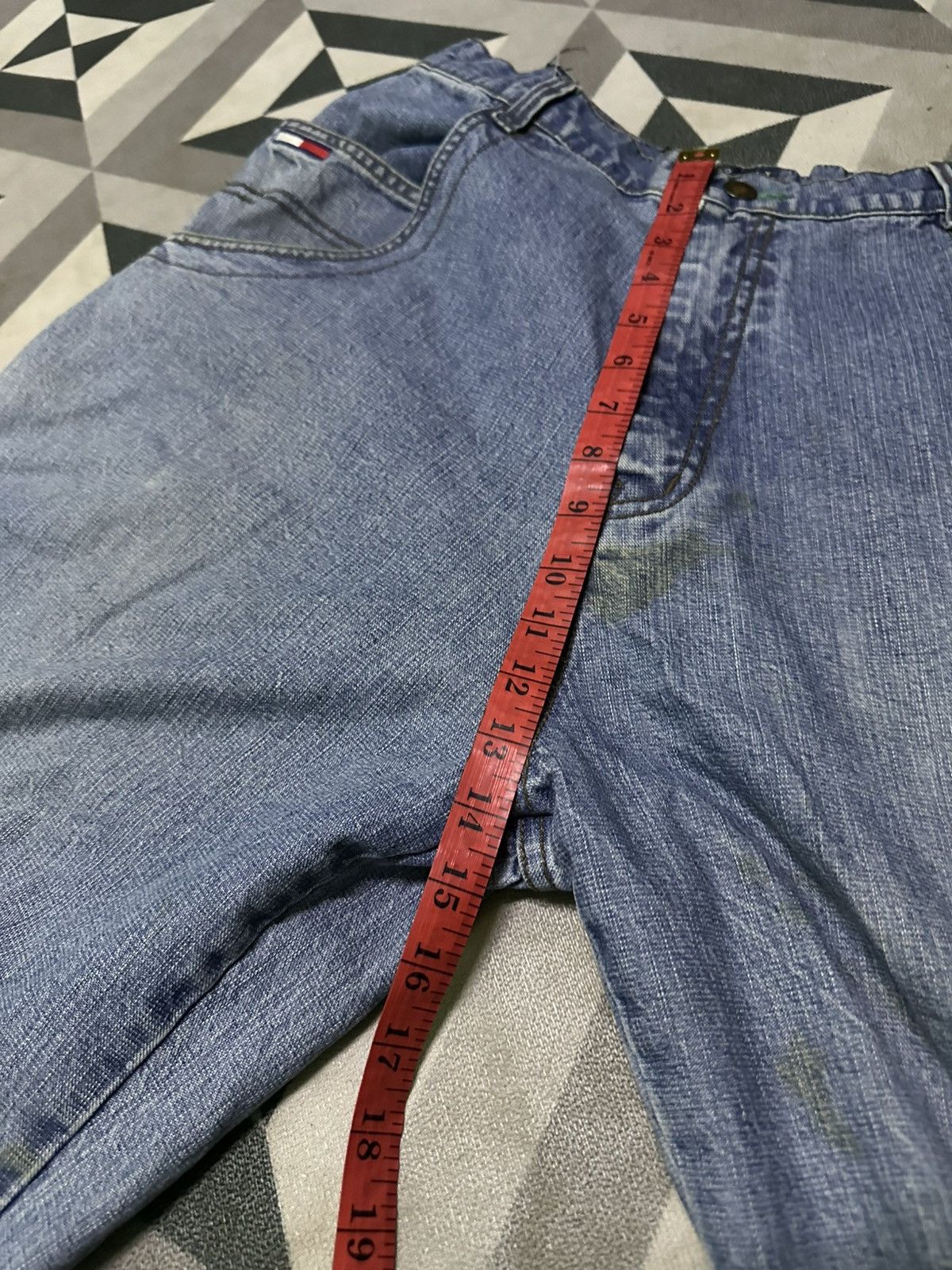 Tommy Hilfiger Vintage 90s Tommy hilfiger carpanter baggy denim short Size US 36 / EU 52 - 13 Thumbnail