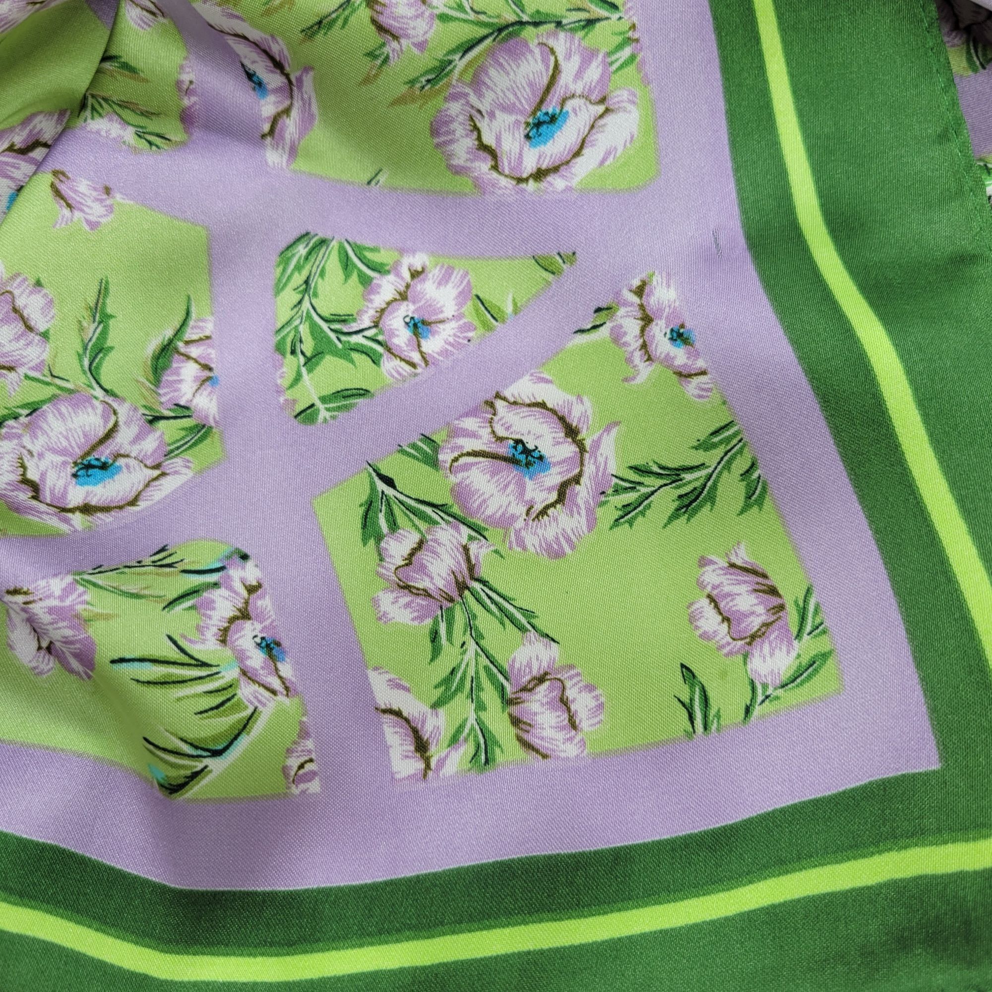 Other New Bandana GEOMETRIC FLOWER Elegant Square Scarf Green Wrap Size ONE SIZE - 3 Thumbnail