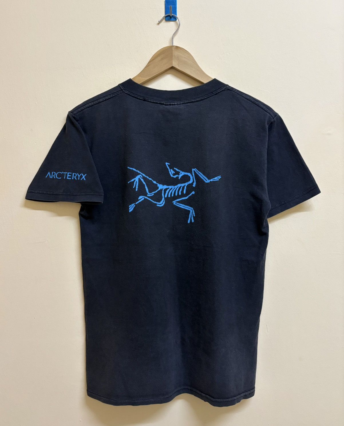 Arc'teryx Vintage 90s Arcteryx Big Logo T-Shirt Gorpcore Streetwear Size US S / EU 44-46 / 1 - 1 Thumbnail