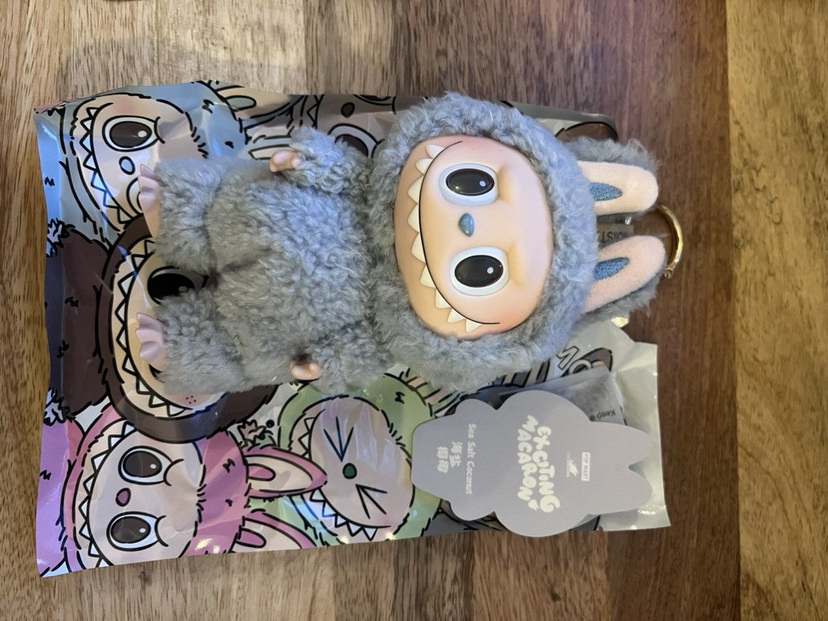 POP MART Sea salt coconut labubu keychain Size ONE SIZE - 3 Thumbnail