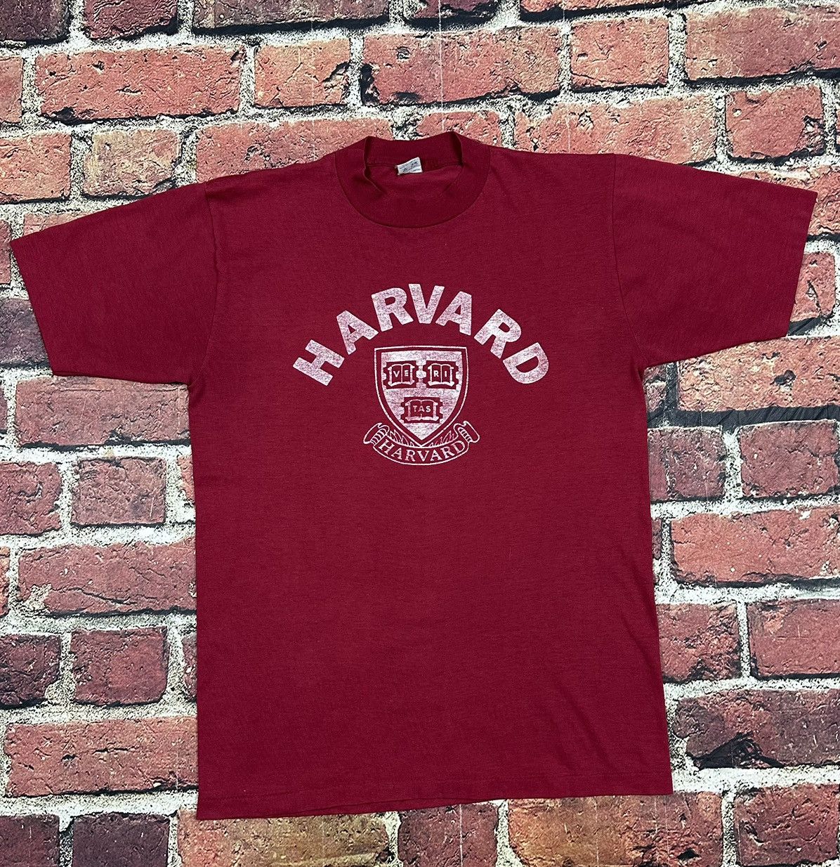 NCAA Vintage Harvard University Crest T-Shirt Single Stitch 80s Size US L / EU 52-54 / 3 - 1 Thumbnail