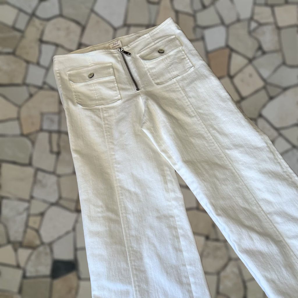 Cinq a Sept Cinq A Sept Jeans White Women’s 8 Jeans White Straight Mid 24.5 Inseam Zip Pockets Logo Size 30" / US 8 / IT 44 - 1 Thumbnail
