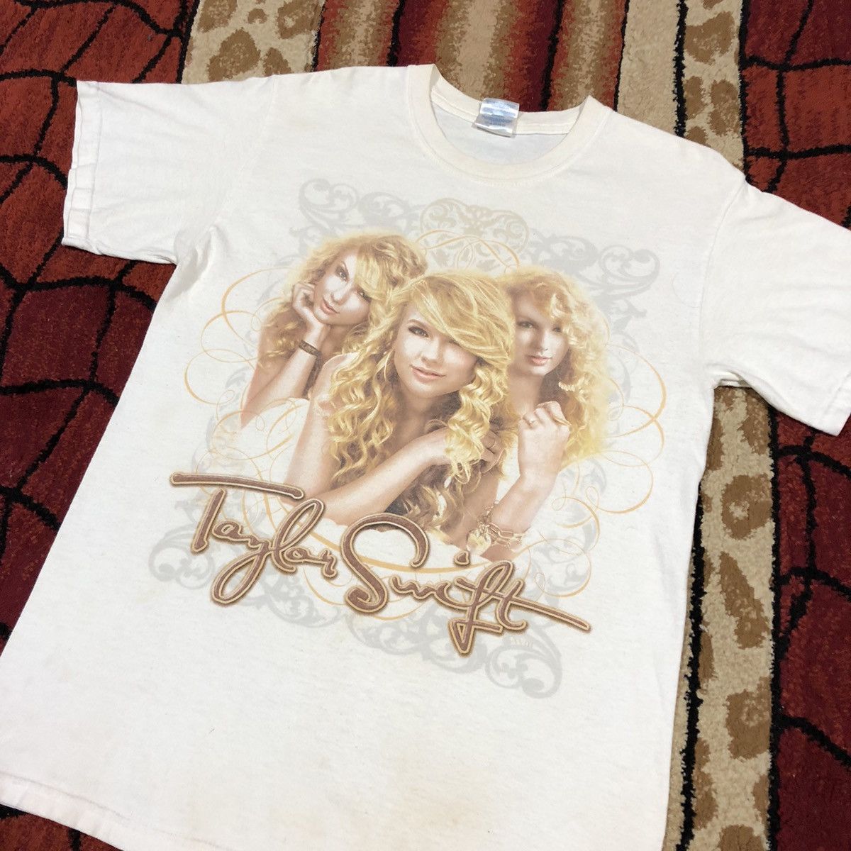 Band Tees Vintage Taylor Swift Tour T Shirt Size US S / EU 44-46 / 1 - 1 Thumbnail