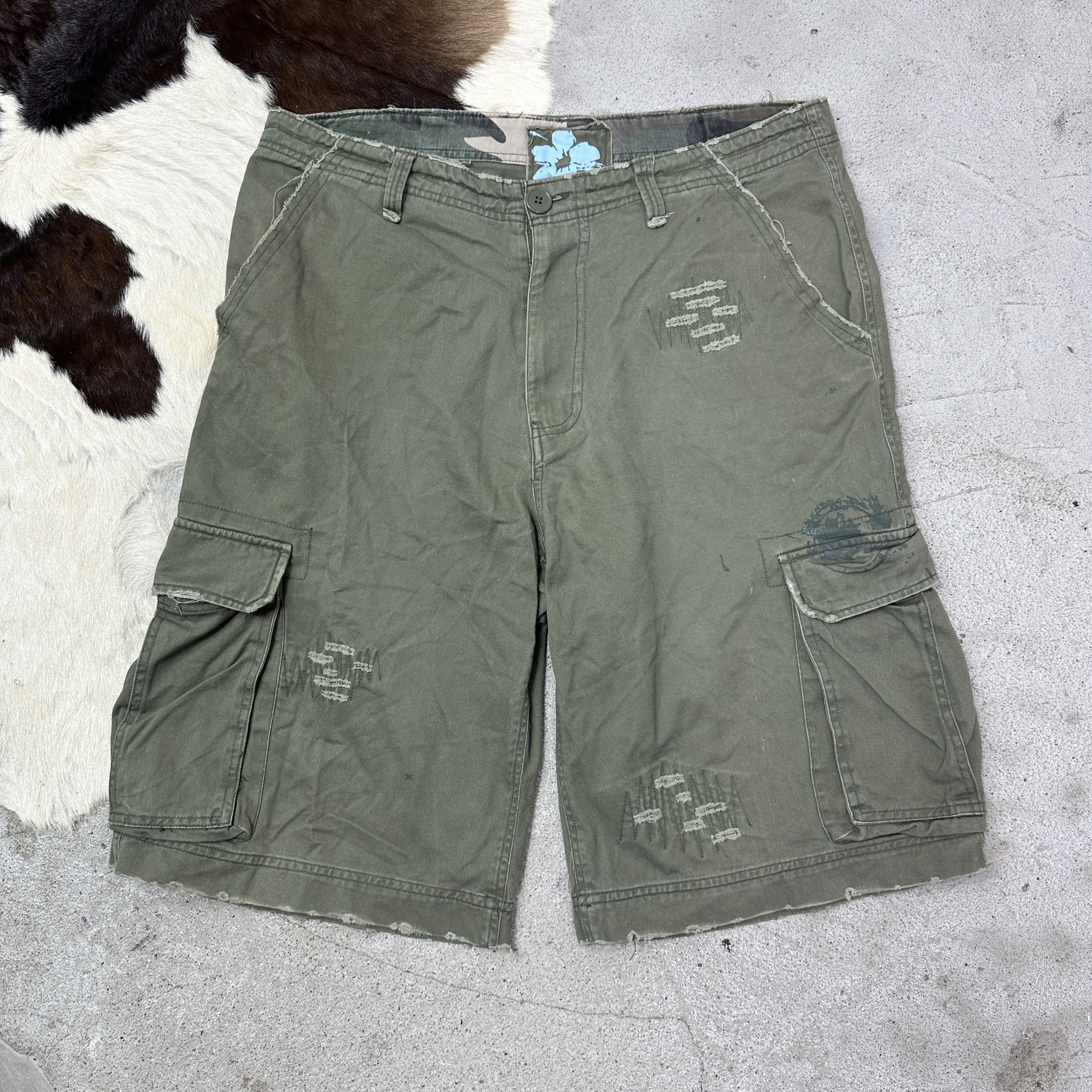 Vintage Vintage Casual Streetwear Cargo Military Styled Shorts 00s Size US 29 - 3 Thumbnail