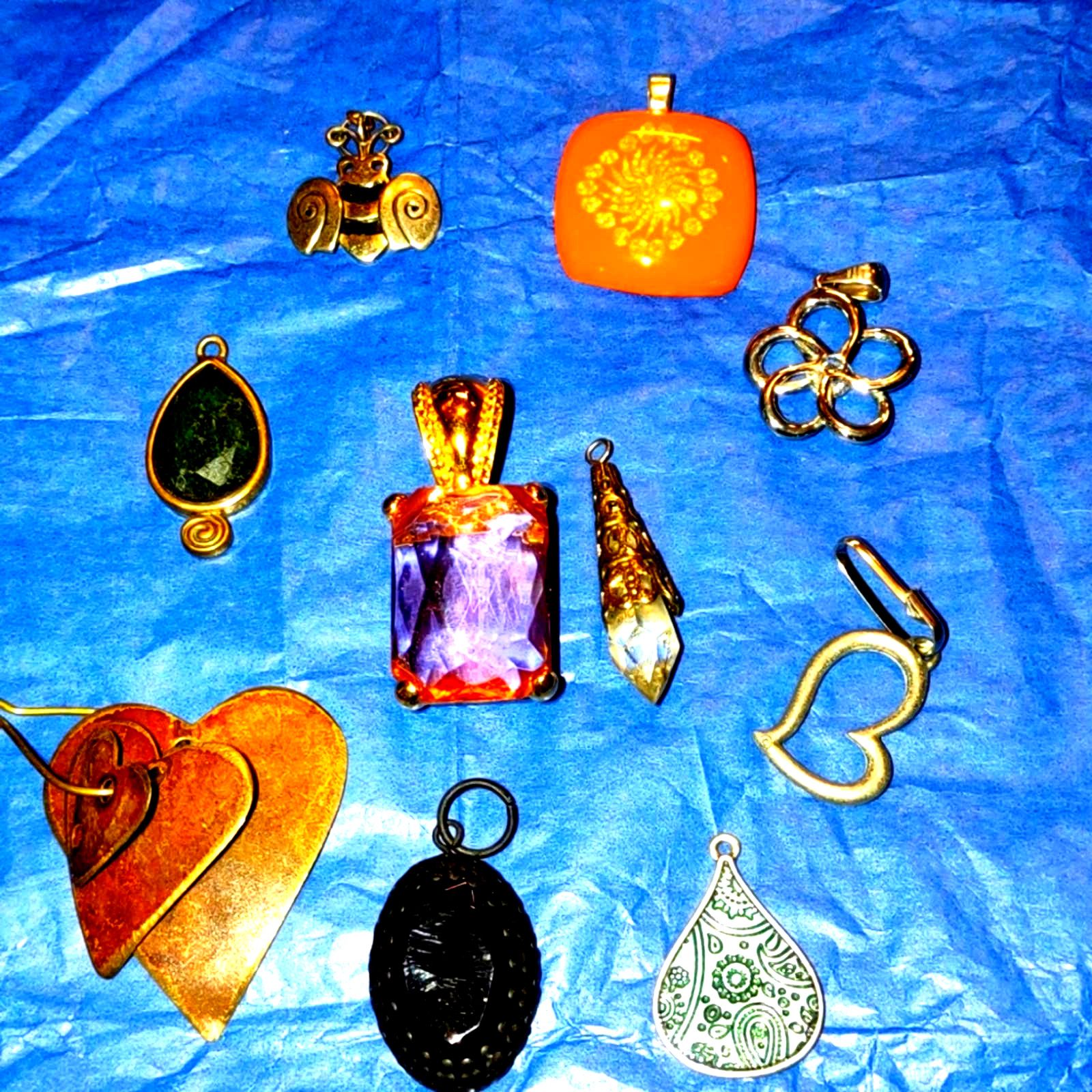 Vintage Beautiful vintage ladies pendants Size ONE SIZE - 1 Preview