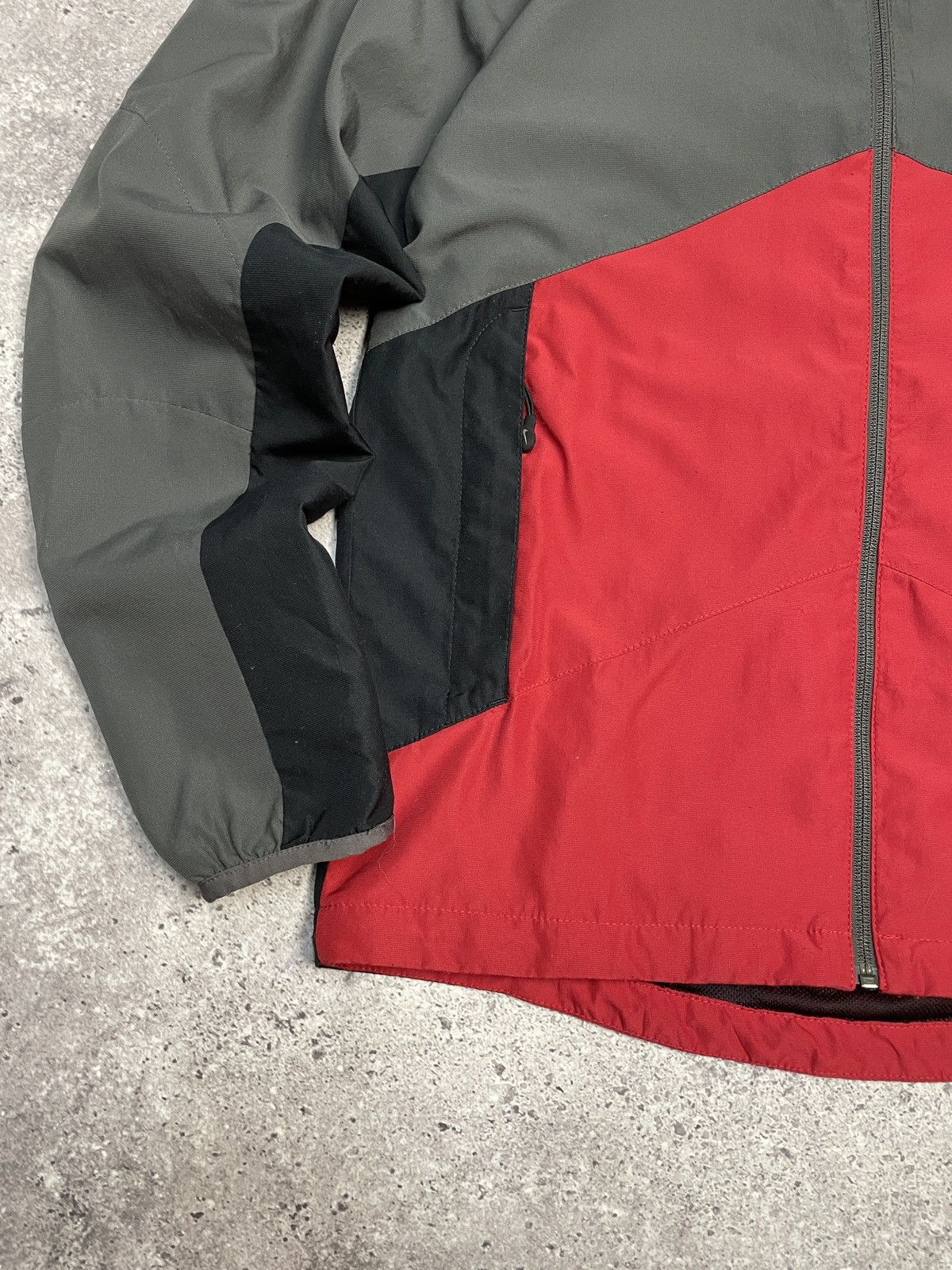 Vintage Vintage Nike Windbreaker Y2K Drill Nylon Multicolour Jacket Size US S / EU 44-46 / 1 - 4 Thumbnail