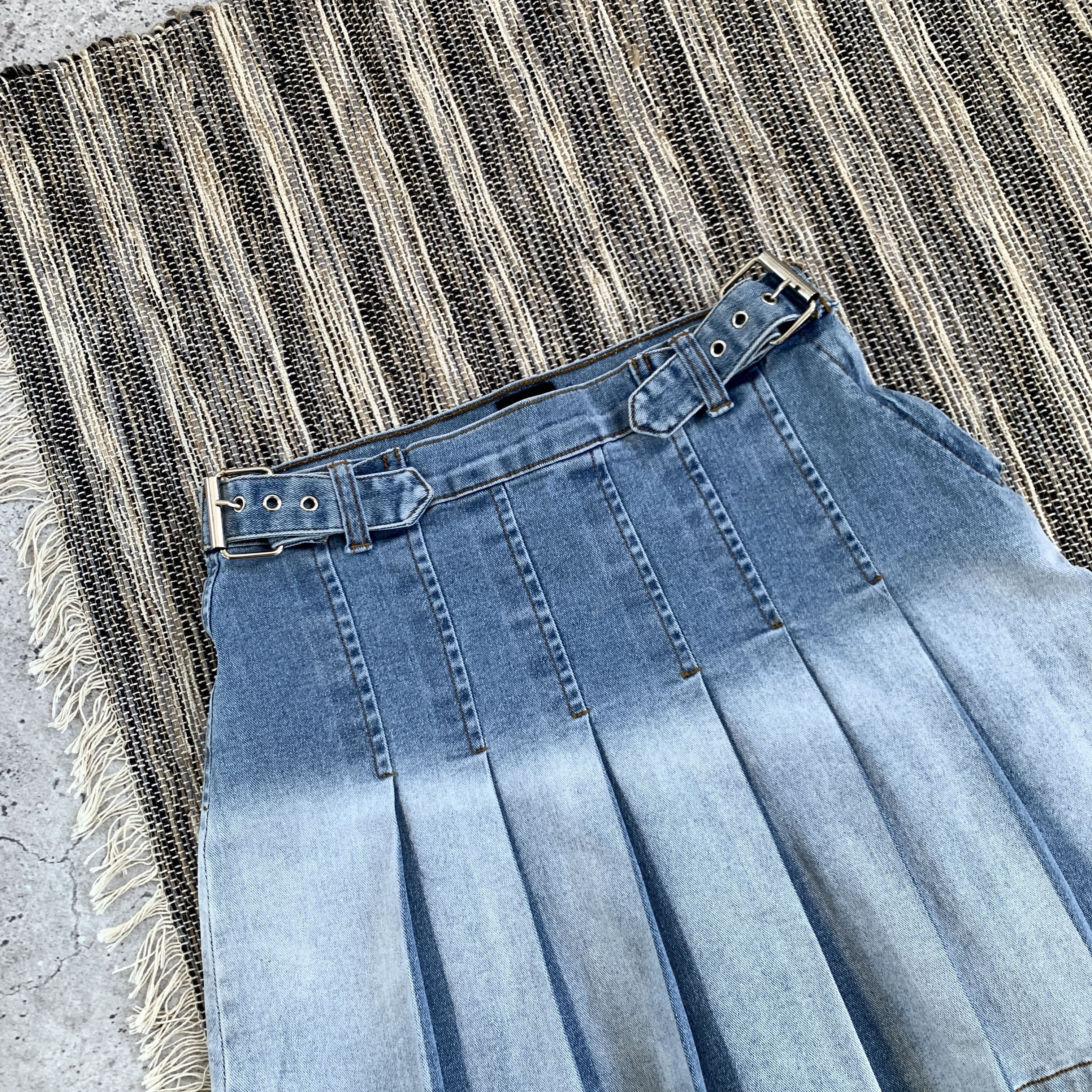 Japanese Brand Vintage Y2K Faded Women's Blue Denim Low Rise Mini Skirt Size 26" / US 2 / IT 38 - 5 Thumbnail