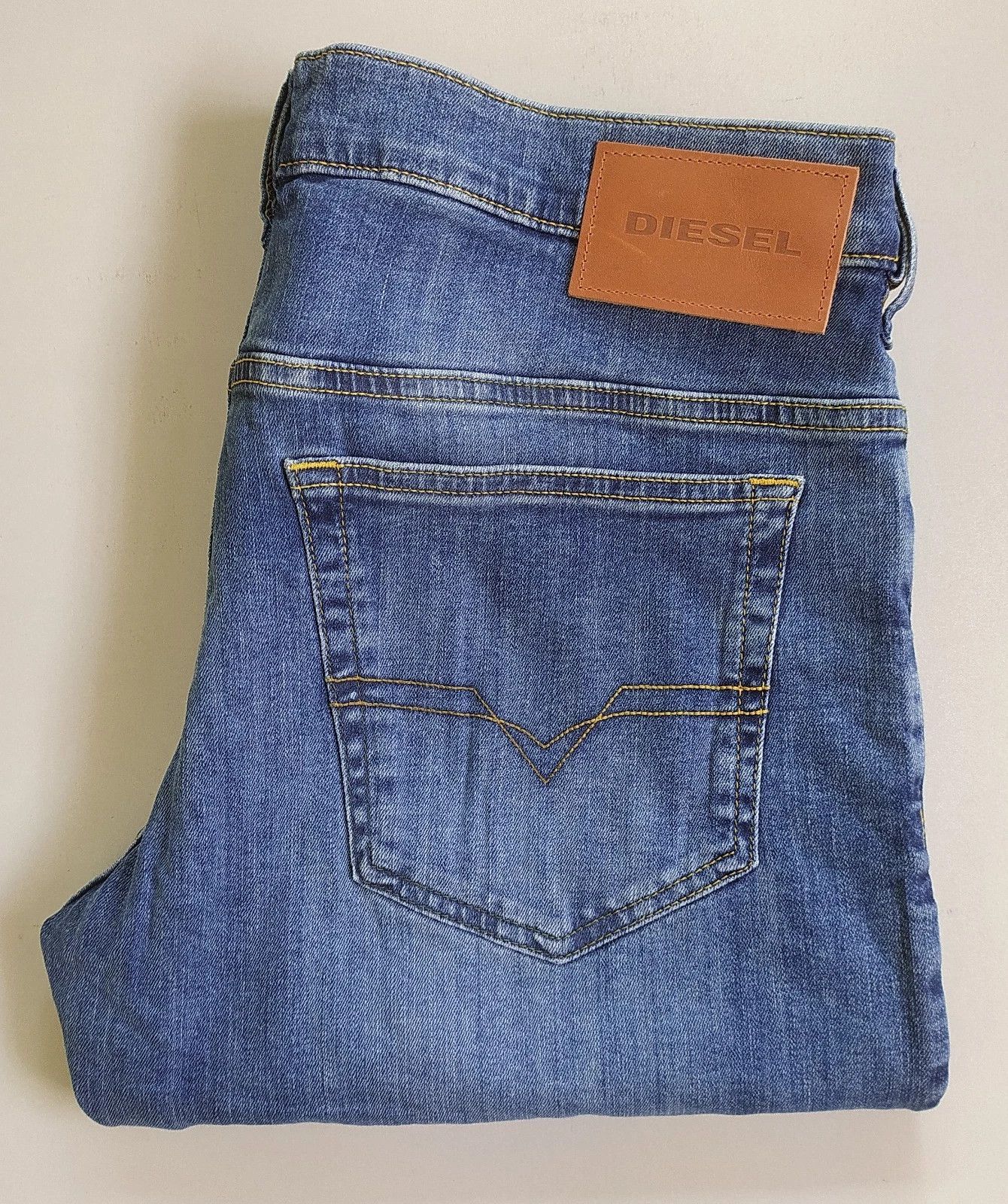 Diesel Diesel D-YENNOX L.32 MENS JEANS T/9880 Size US 33 - 1 Thumbnail
